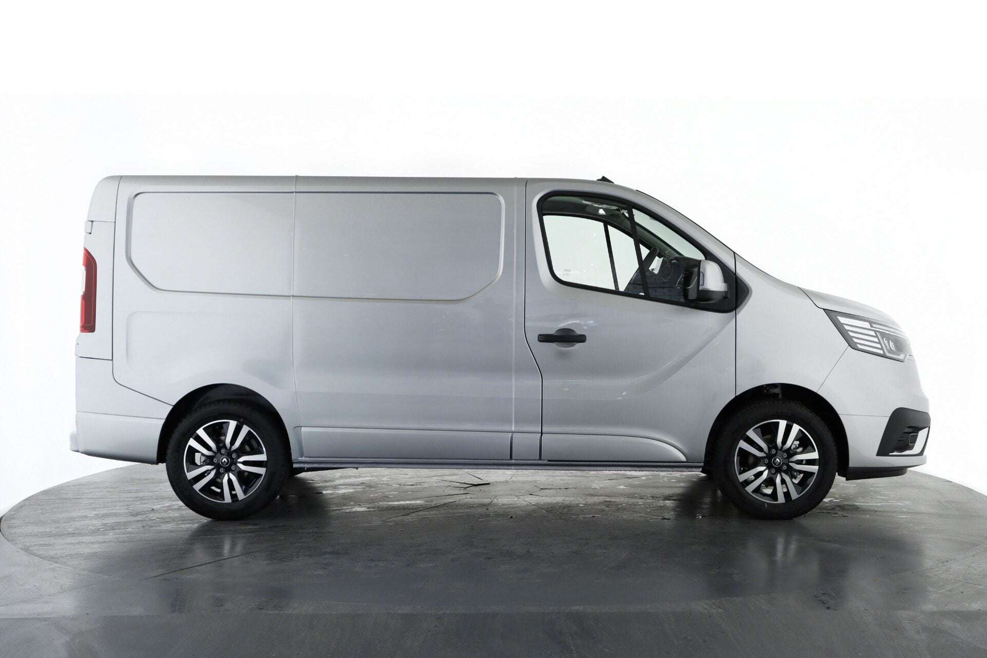 2025 RENAULT TRAFIC 2025 RENAULT TRAFIC