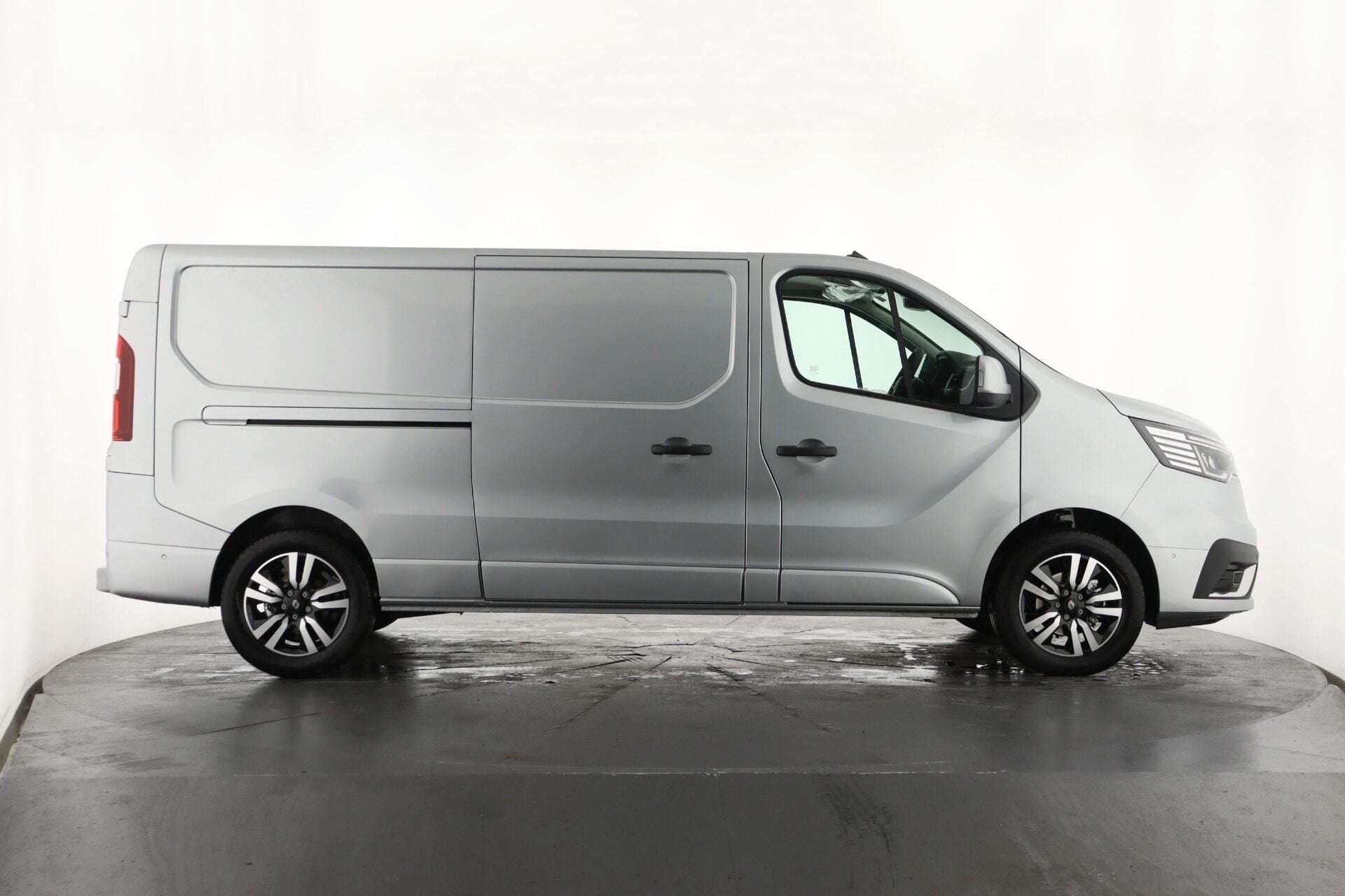 2025 RENAULT TRAFIC 2025 RENAULT TRAFIC
