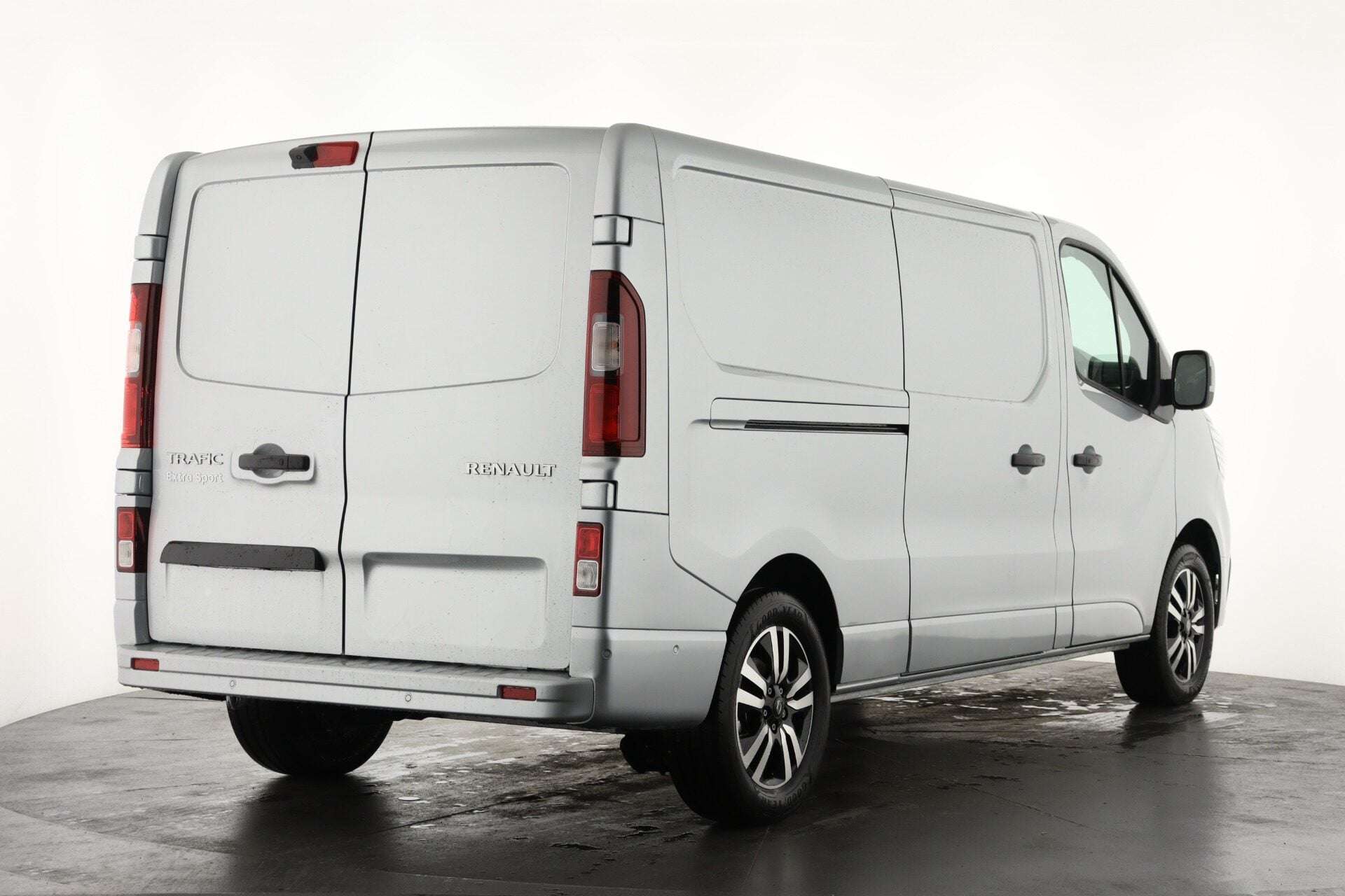 A 2025 RENAULT TRAFIC LL30 Blue dCi 170 Extra Sport EAG9 Twin SLD A 2025 RENAULT TRAFIC LL30 Blue dCi 170 Extra Sport EAG9 Twin SLD