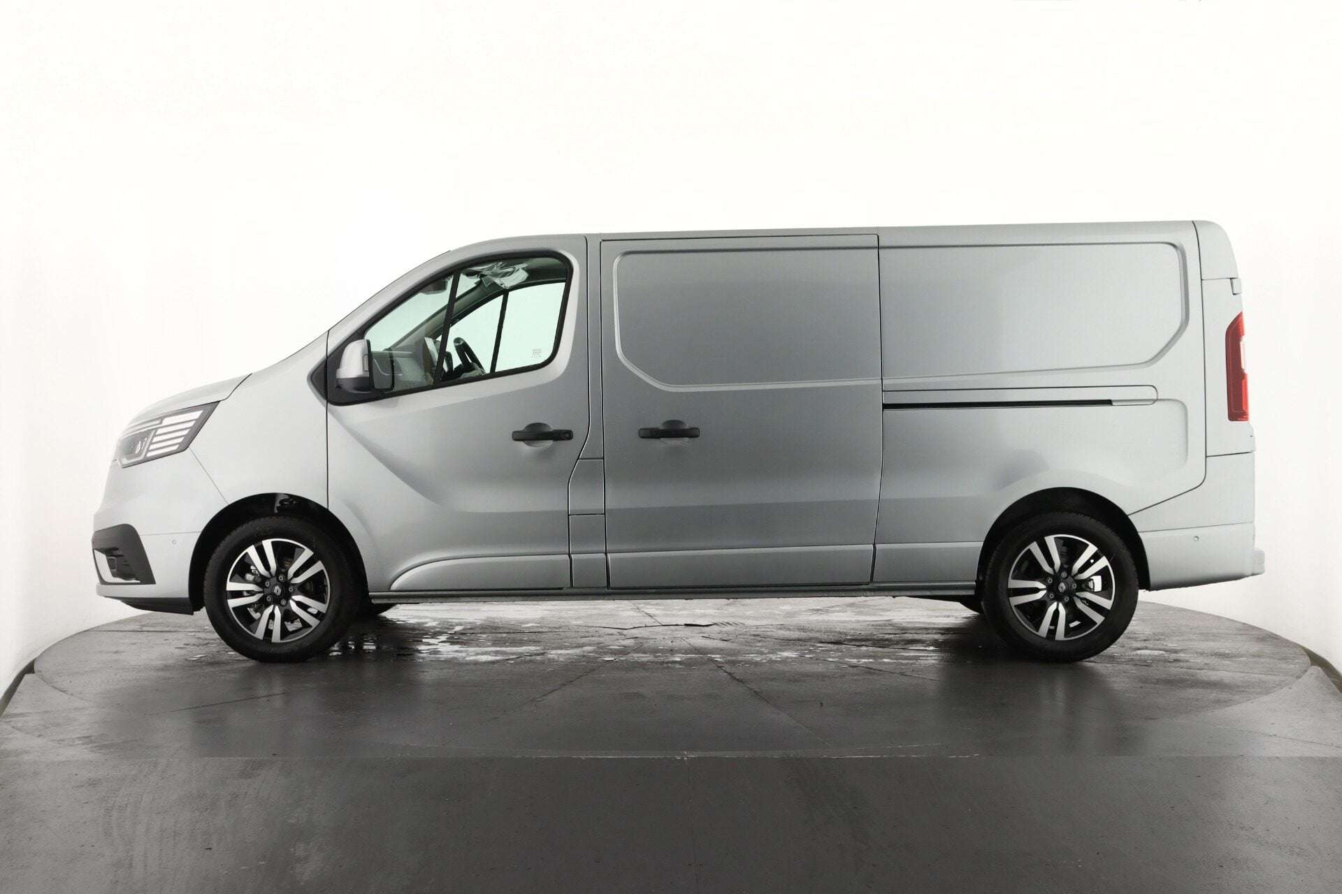 2025 RENAULT TRAFIC 2025 RENAULT TRAFIC