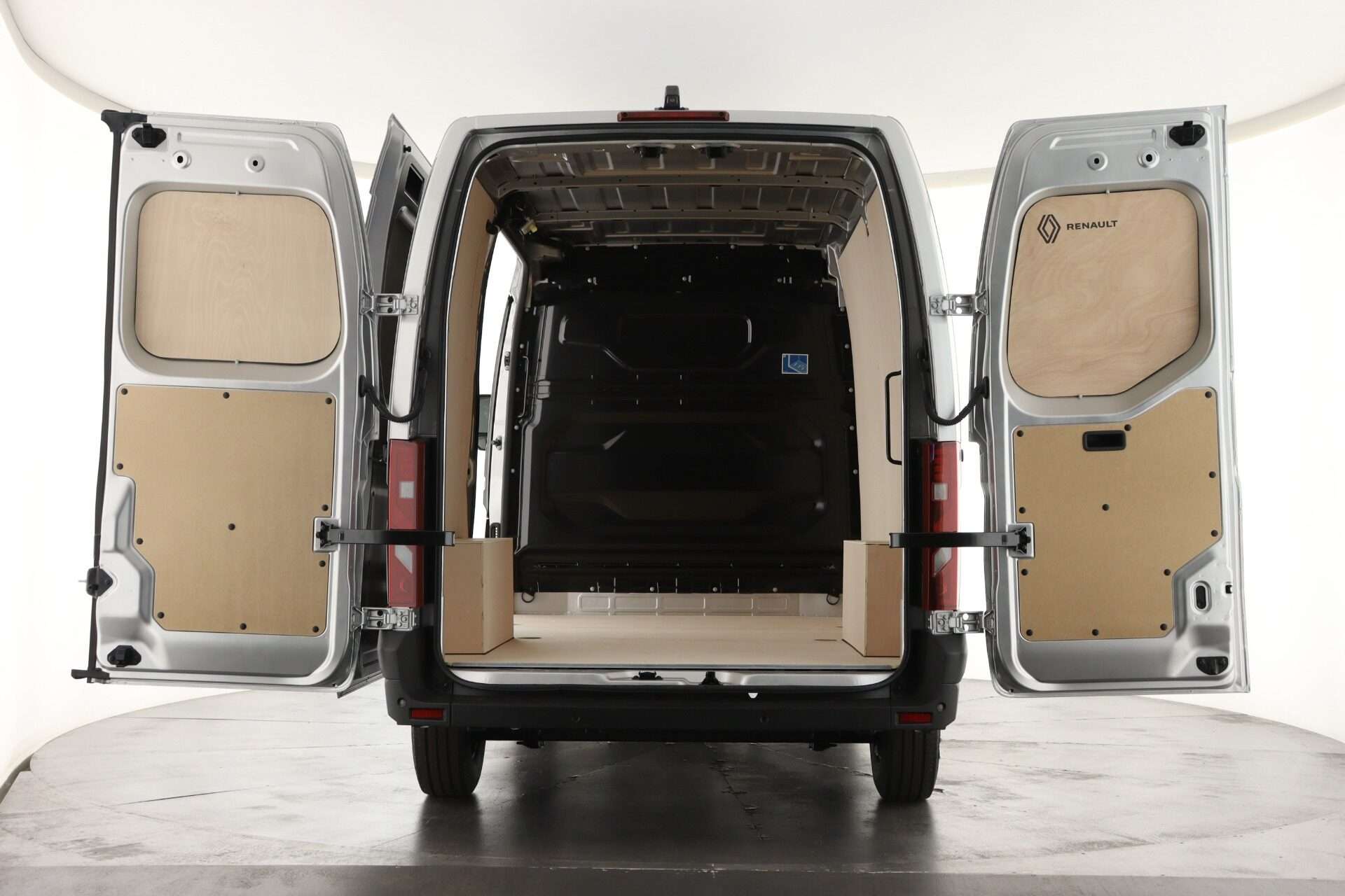 A 2025 RENAULT MASTER MM35 Blue dCi 170 Extra Auto A 2025 RENAULT MASTER MM35 Blue dCi 170 Extra Auto