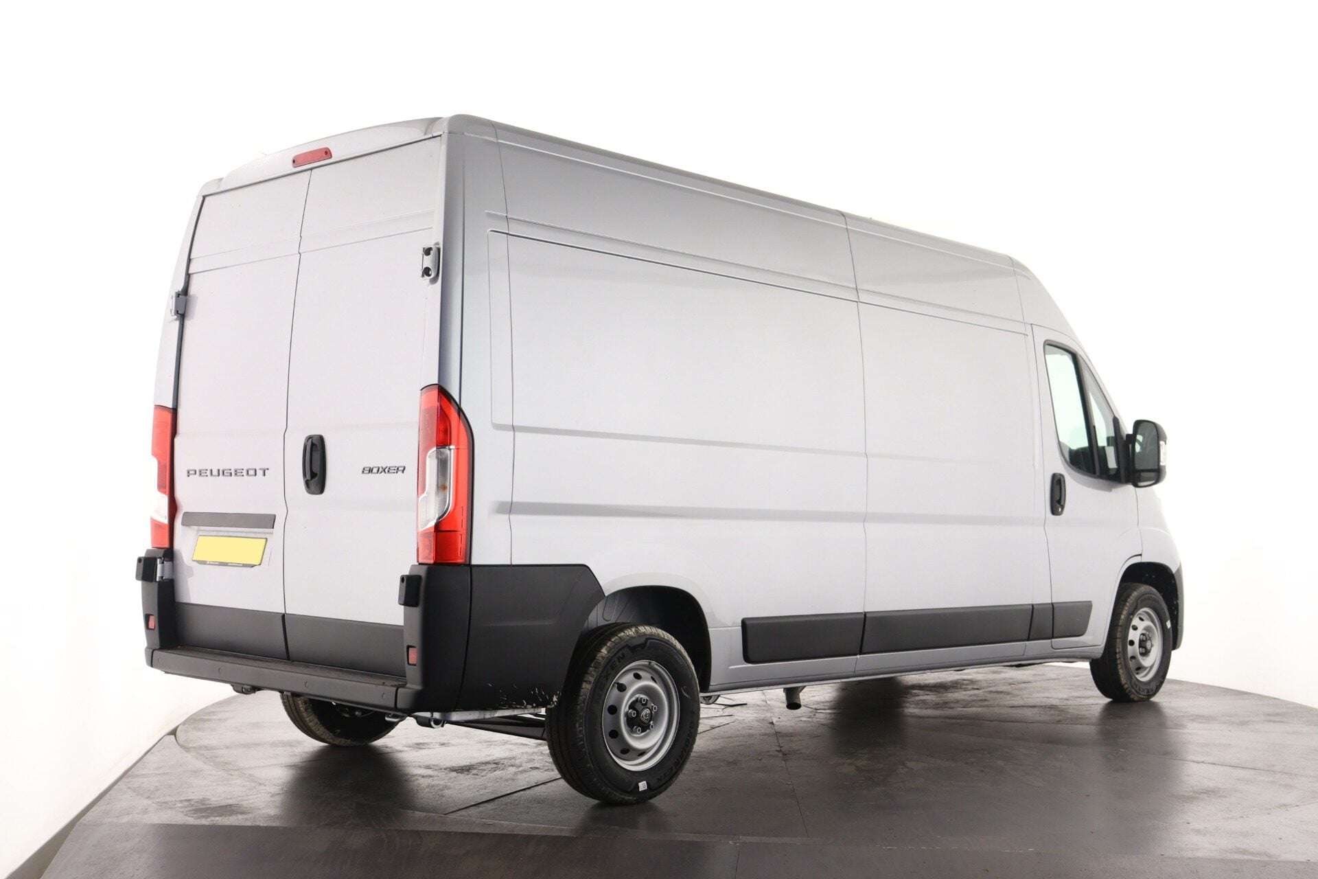 A 2026 PEUGEOT BOXER 2.2 BlueHDi 140 L3H2 335 Professional A 2026 PEUGEOT BOXER 2.2 BlueHDi 140 L3H2 335 Professional
