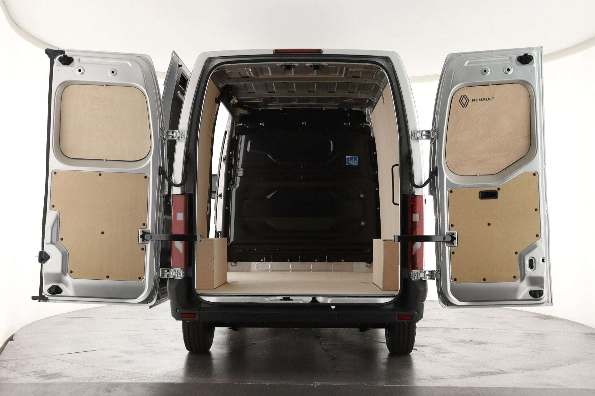 A 2025 RENAULT MASTER MM35 Blue dCi 150 Advance MY26 A 2025 RENAULT MASTER MM35 Blue dCi 150 Advance MY26