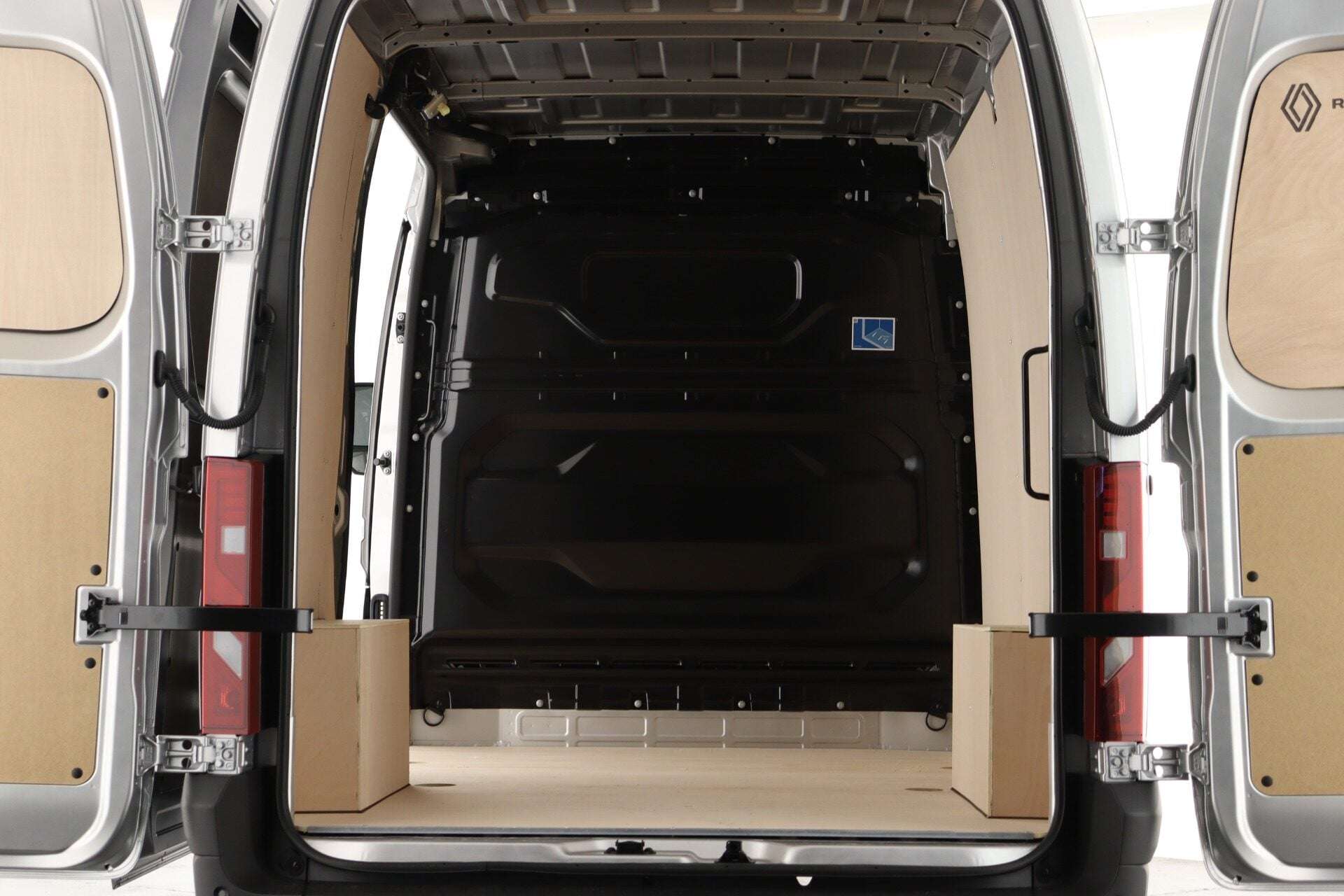 A 2025 RENAULT MASTER MM35 Blue dCi 150 Advance MY26 A 2025 RENAULT MASTER MM35 Blue dCi 150 Advance MY26