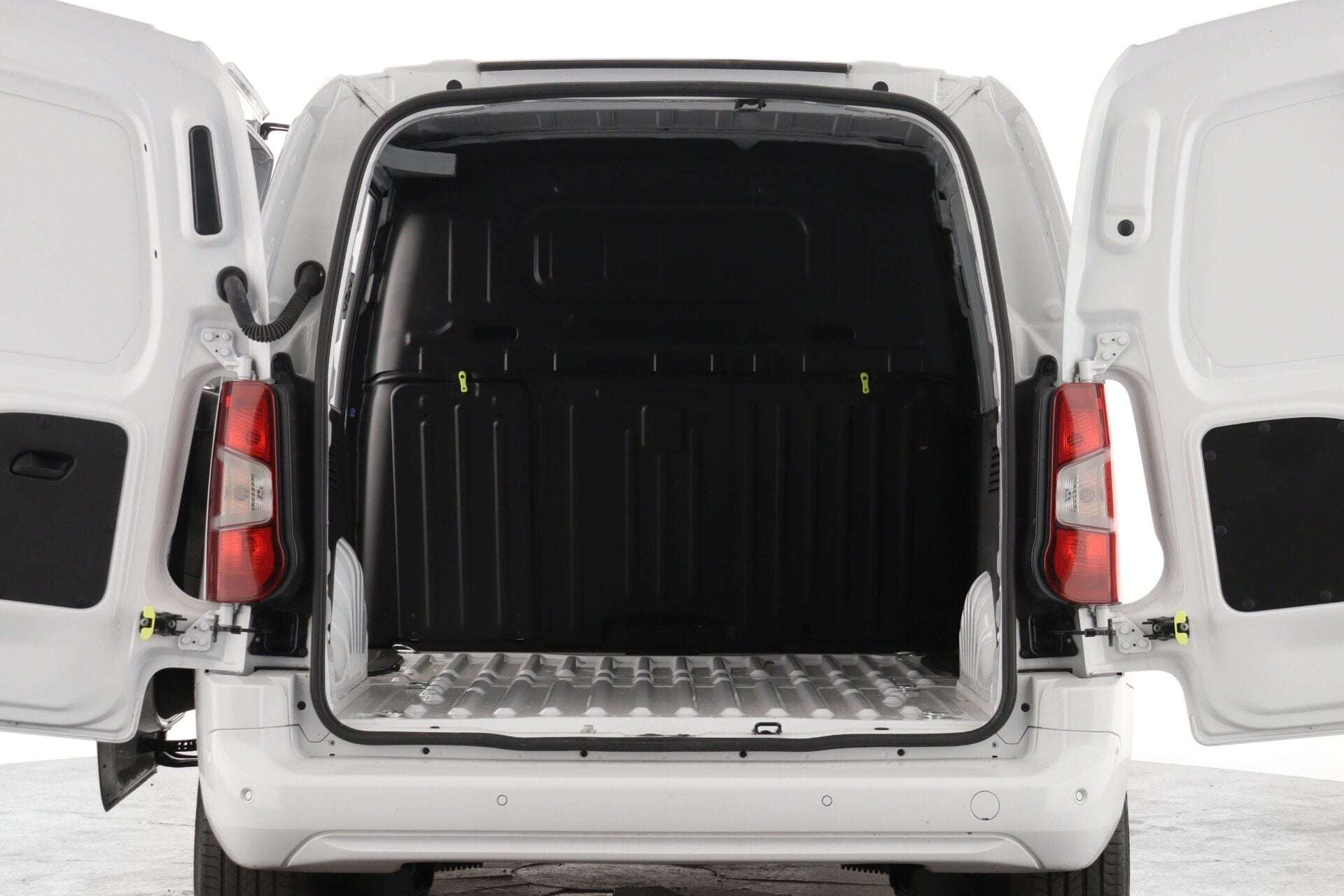 A 2024 VAUXHALL COMBO 100kW Pro 52kWh H1 Van Auto A 2024 VAUXHALL COMBO 100kW Pro 52kWh H1 Van Auto