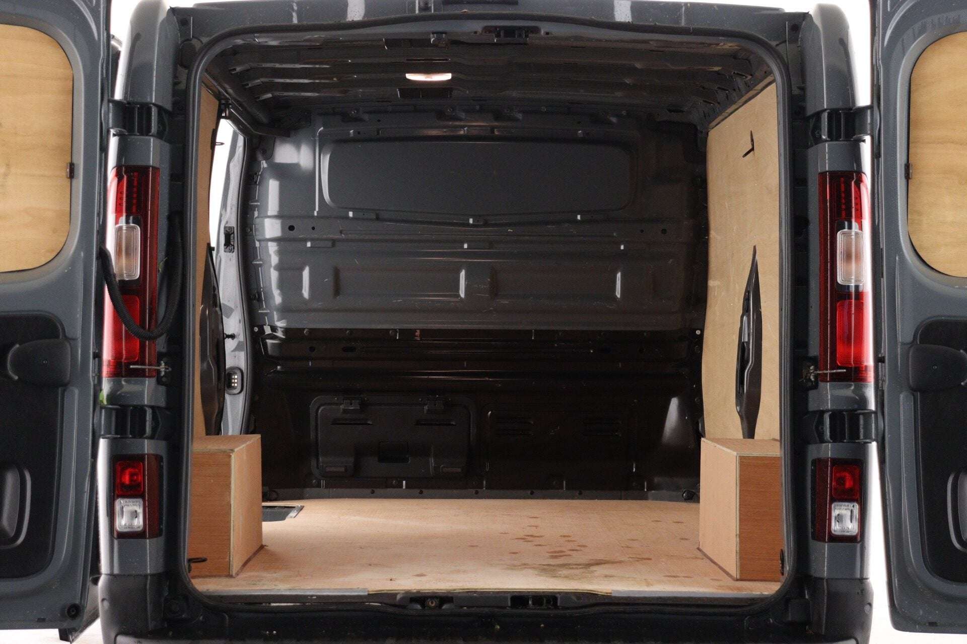 A 2025 RENAULT TRAFIC LL30 Blue dCi 170 Extra Sport EAG9 A 2025 RENAULT TRAFIC LL30 Blue dCi 170 Extra Sport EAG9