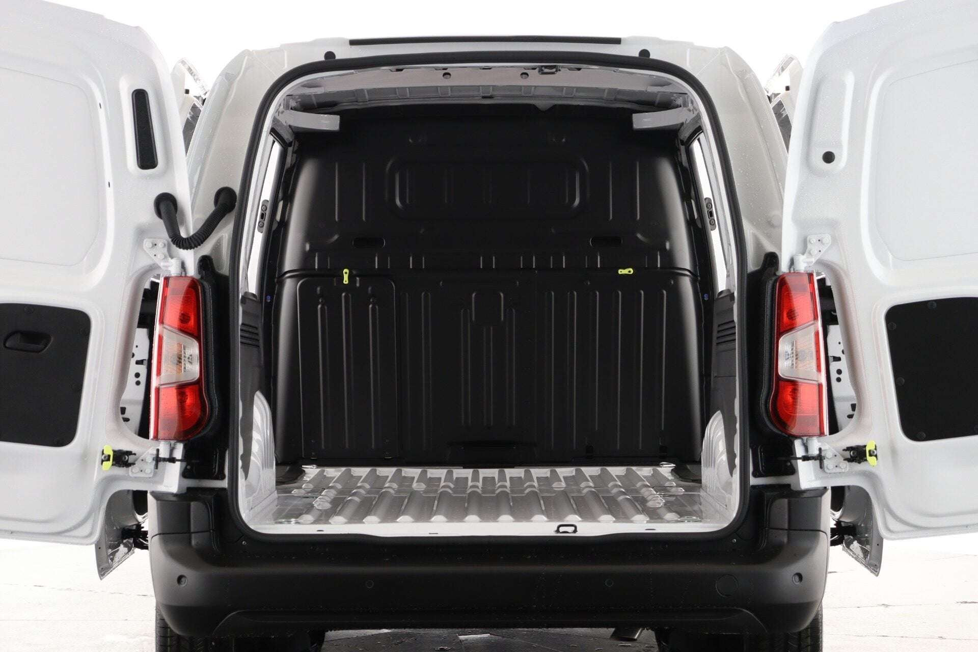 A 2025 PEUGEOT PARTNER Long 1.5 BlueHDi 100 Professional Plus A 2025 PEUGEOT PARTNER Long 1.5 BlueHDi 100 Professional Plus