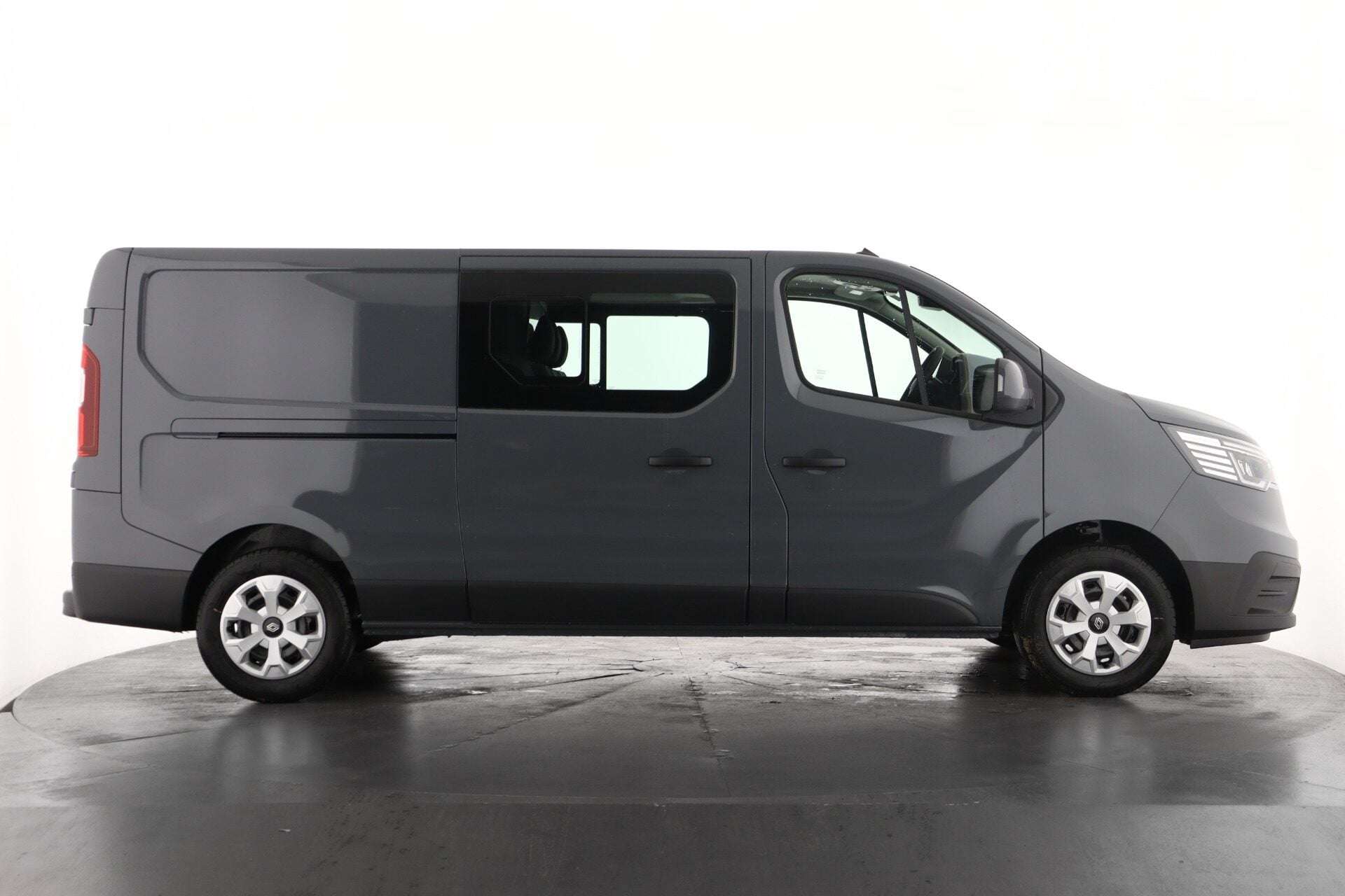 A 2026 RENAULT TRAFIC LL30 Blue dCi 130 Advance MY26 Crew Van A 2026 RENAULT TRAFIC LL30 Blue dCi 130 Advance MY26 Crew Van