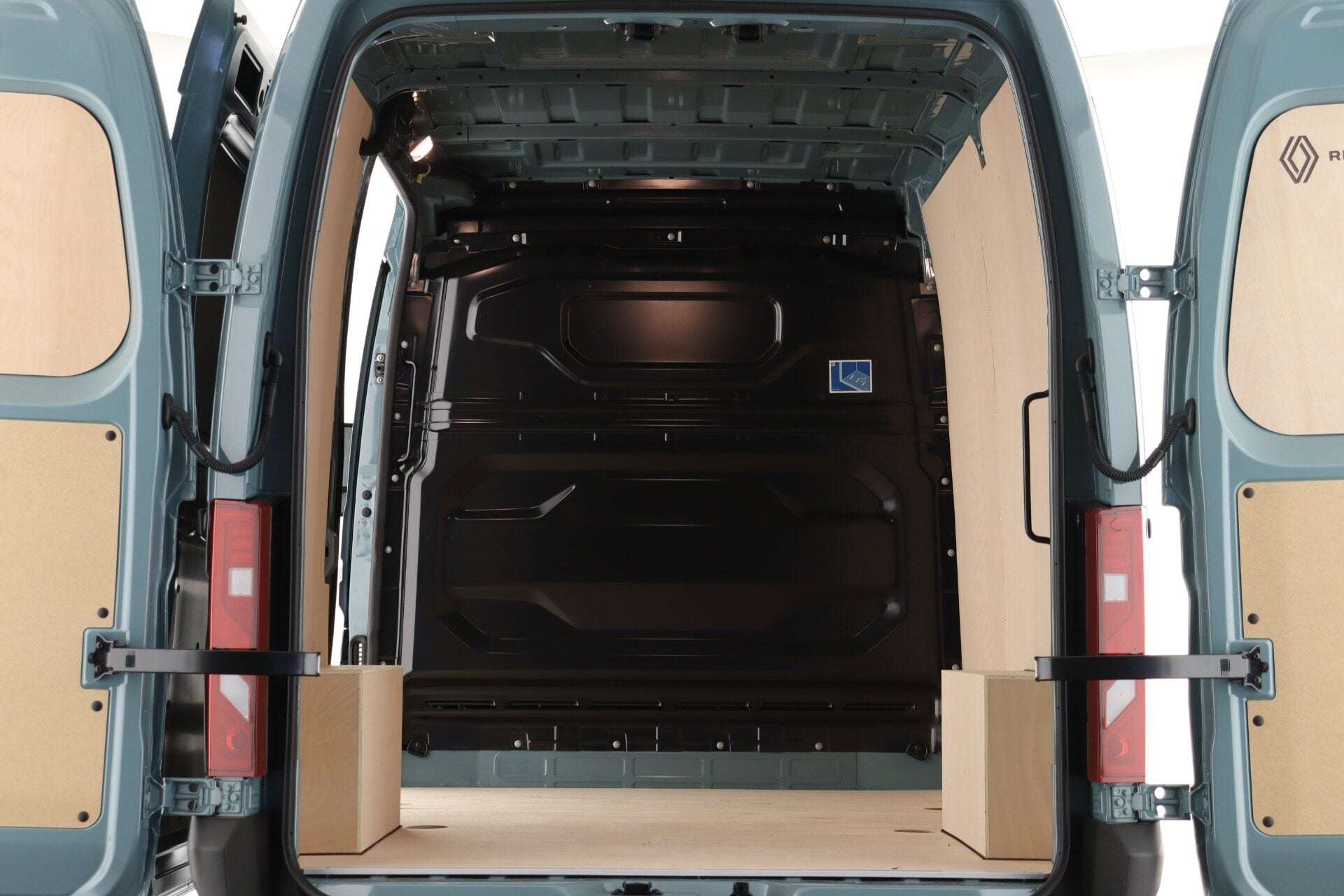 A 2026 RENAULT MASTER MM35 Blue dCi 130 Advance A 2026 RENAULT MASTER MM35 Blue dCi 130 Advance