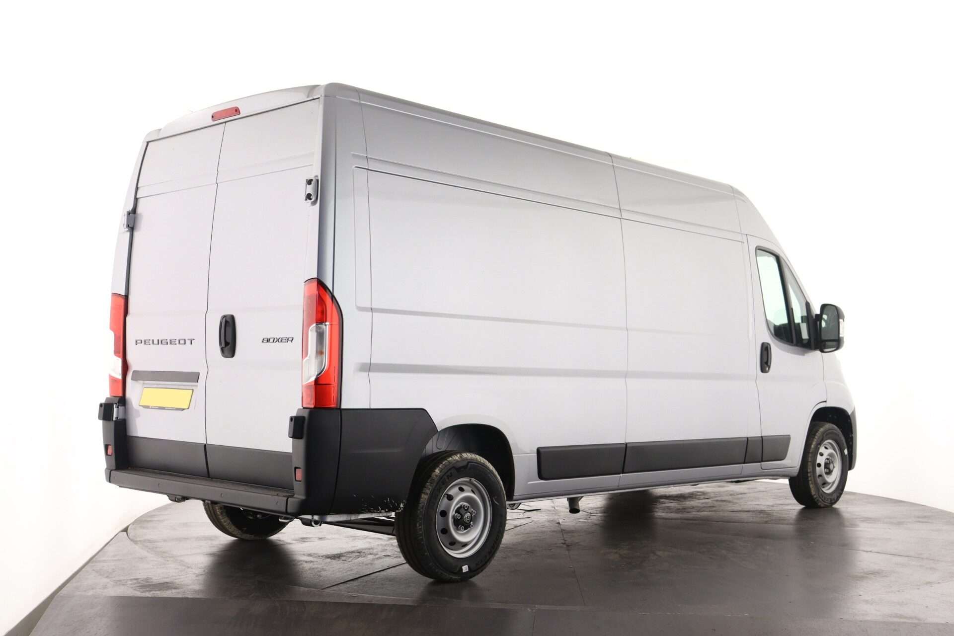 A 2026 PEUGEOT BOXER 335 L3H2 2.2 BlueHDi 140 Professional Auto A 2026 PEUGEOT BOXER 335 L3H2 2.2 BlueHDi 140 Professional Auto