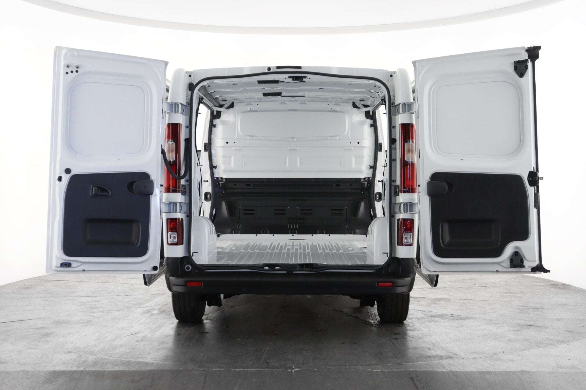 A 2025 RENAULT TRAFIC SL30 90kW 52kWh Advance DEMO A 2025 RENAULT TRAFIC SL30 90kW 52kWh Advance DEMO