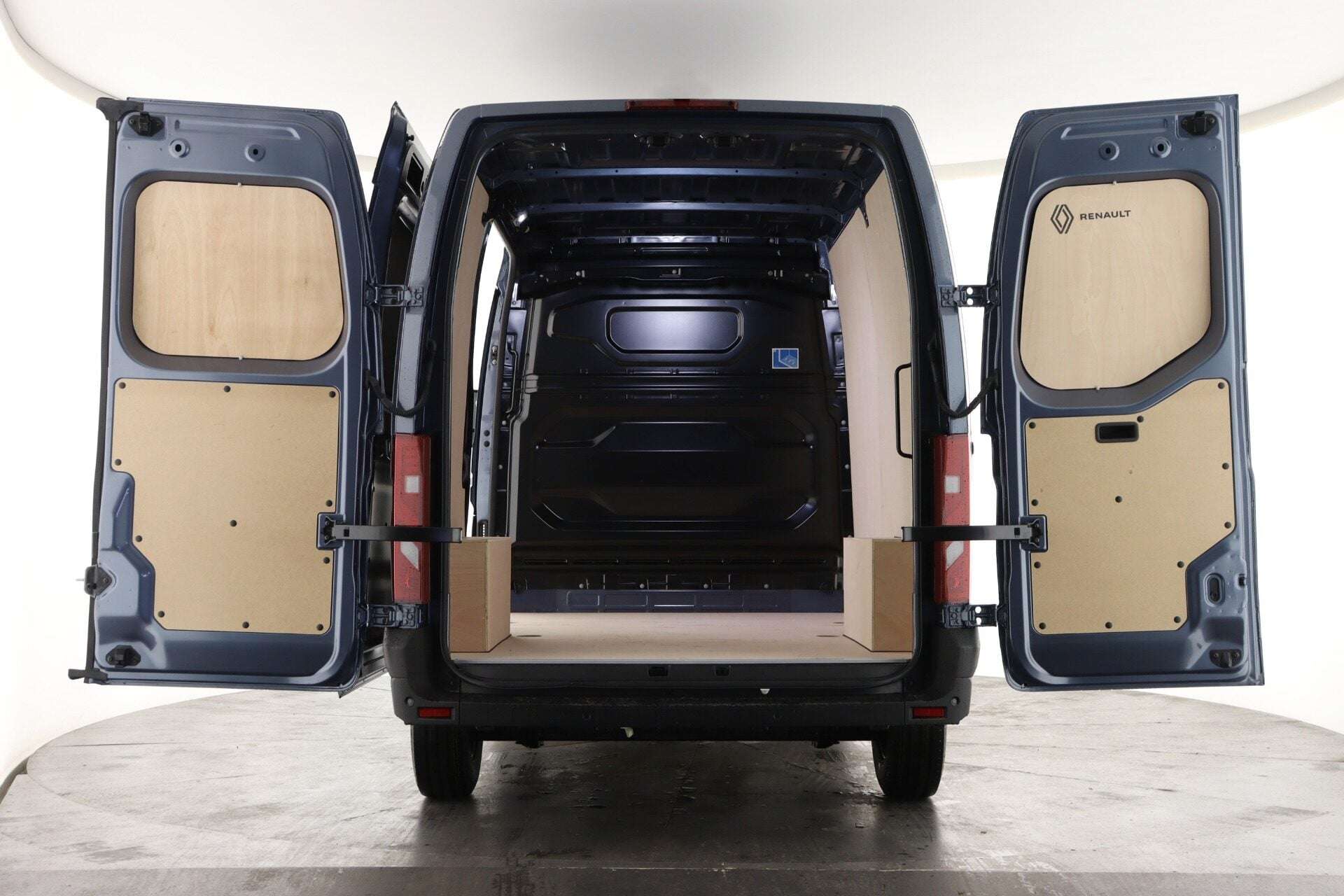 A 2026 RENAULT MASTER LM35 Blue dCi 170 Extra Medium Roof Van Auto MY26 A 2026 RENAULT MASTER LM35 Blue dCi 170 Extra Medium Roof Van Auto MY26