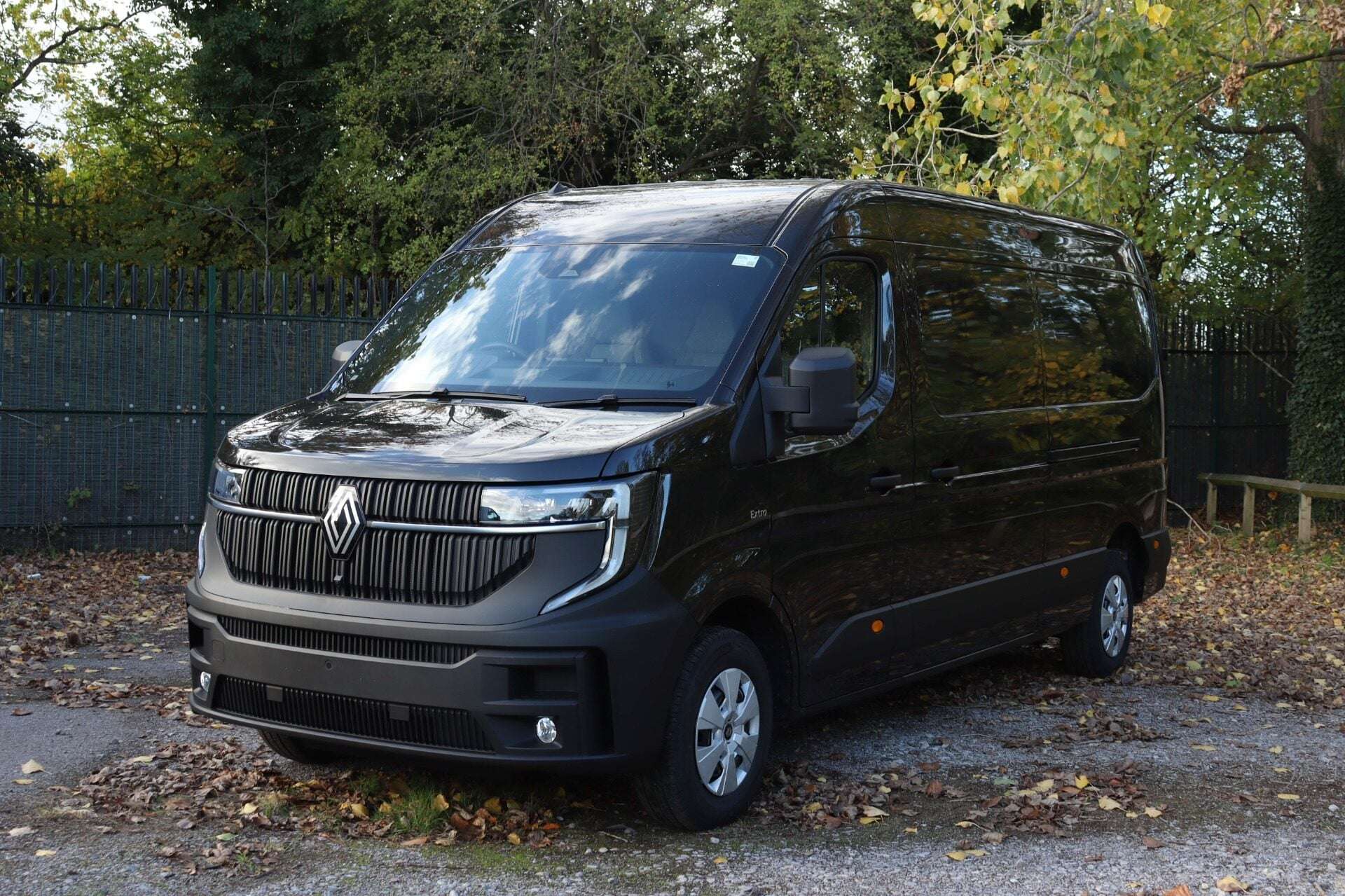 A 2026 RENAULT MASTER LM35 Blue dCi 170 Extra Medium Roof Van Auto MY26 A 2026 RENAULT MASTER LM35 Blue dCi 170 Extra Medium Roof Van Auto MY26