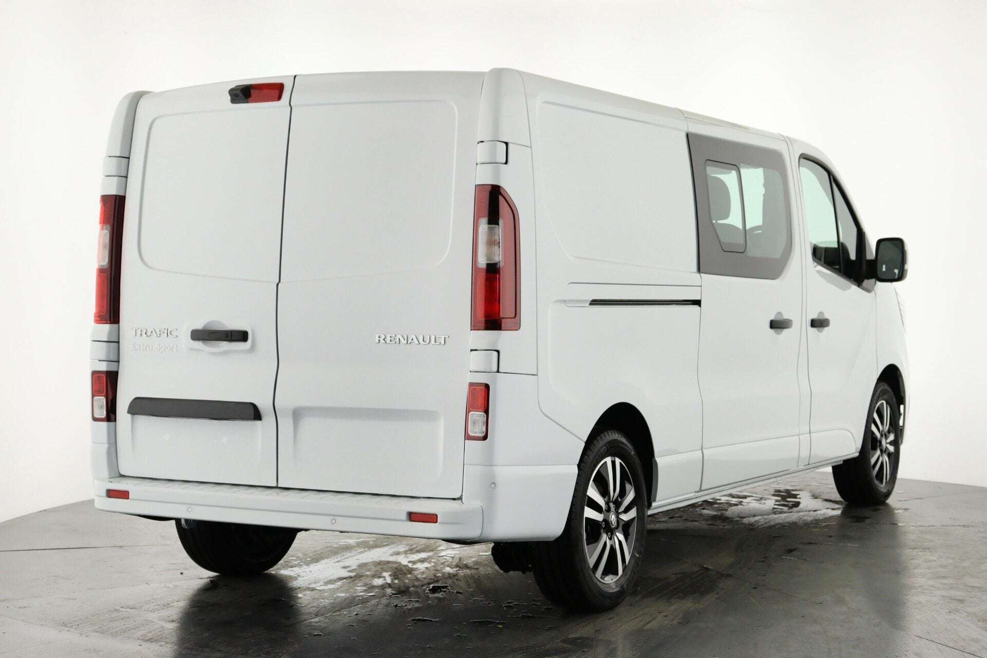 A 2026 RENAULT TRAFIC LL30 Blue dCi 170 ExtraSport Auto CrewVan MY26 A 2026 RENAULT TRAFIC LL30 Blue dCi 170 ExtraSport Auto CrewVan MY26