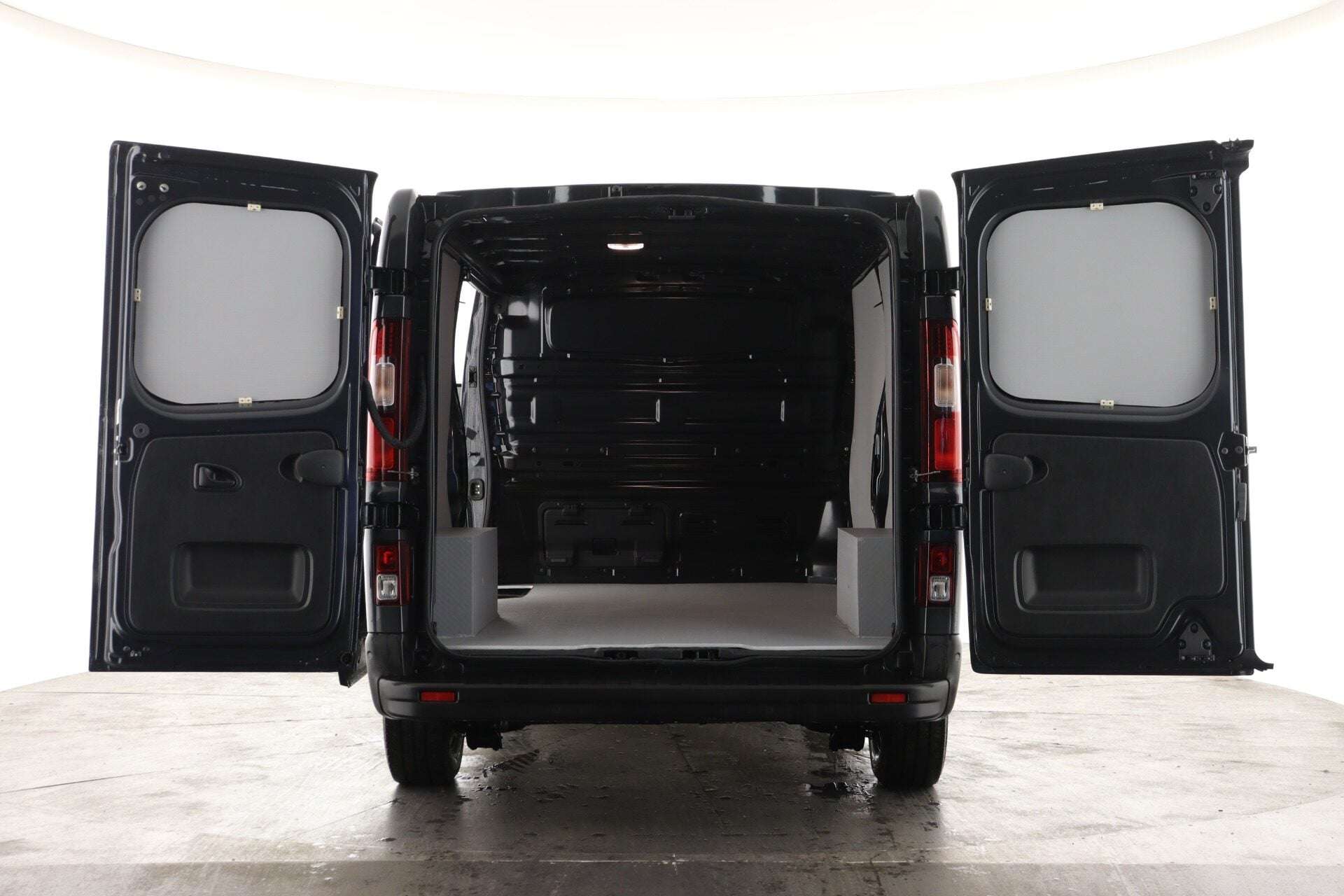 A 2024 RENAULT TRAFIC LL30 90kW 52kWh Advance Van Auto A 2024 RENAULT TRAFIC LL30 90kW 52kWh Advance Van Auto