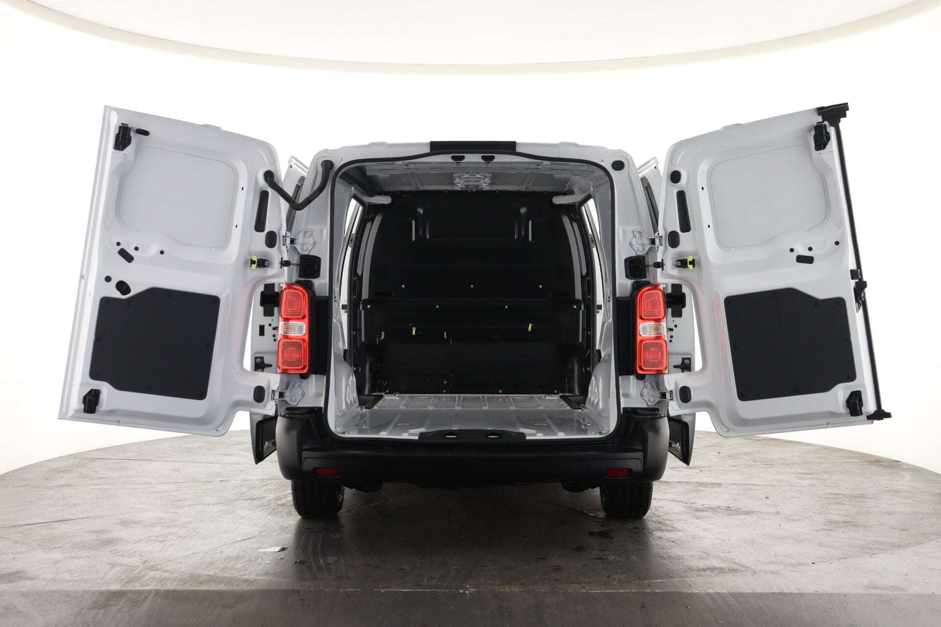 A 2023 PEUGEOT EXPERT E-Expert Long Professional Van Auto A 2023 PEUGEOT EXPERT E-Expert Long Professional Van Auto