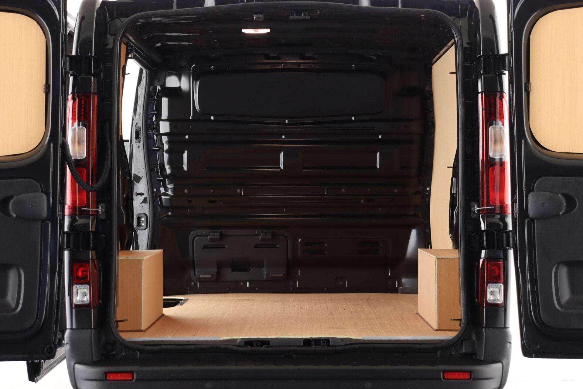 A 2026 RENAULT TRAFIC SL30 Blue dCi 130 Advance MY26 A 2026 RENAULT TRAFIC SL30 Blue dCi 130 Advance MY26