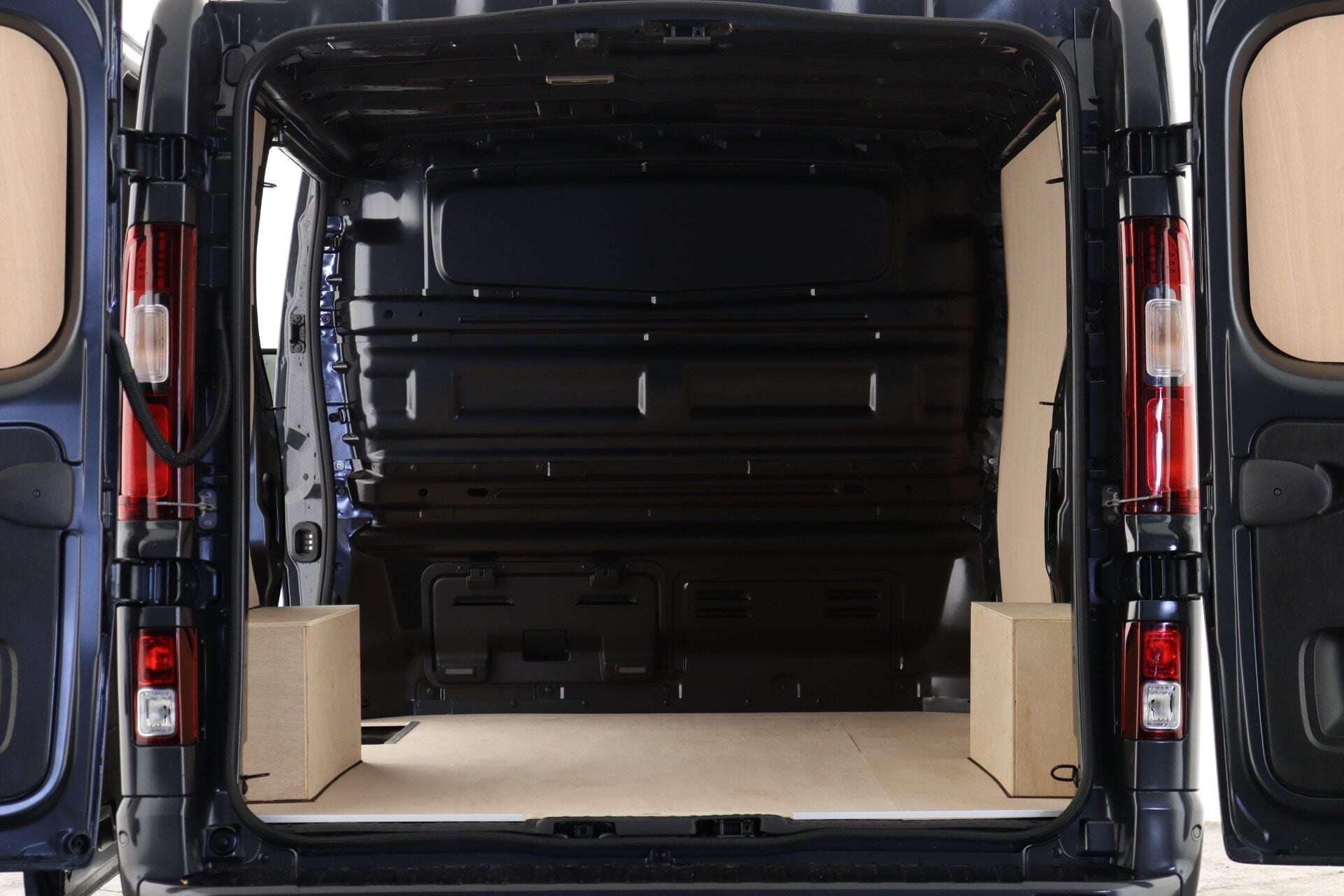 A 2026 RENAULT TRAFIC SL30 Blue dCi 150 Graphite Edition Van A 2026 RENAULT TRAFIC SL30 Blue dCi 150 Graphite Edition Van