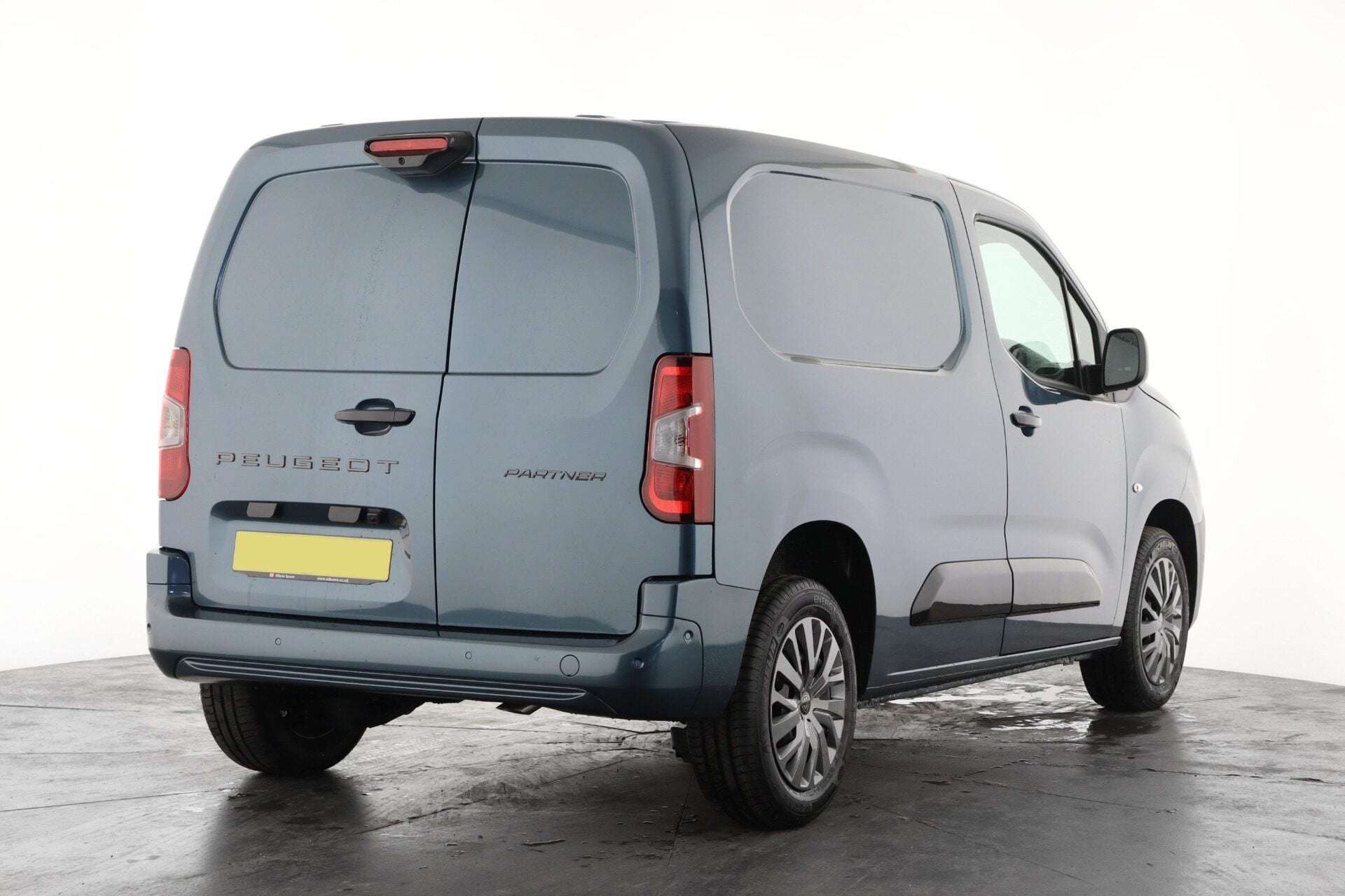 A 2026 PEUGEOT PARTNER M 1.5 BlueHDi 100 Asphalt A 2026 PEUGEOT PARTNER M 1.5 BlueHDi 100 Asphalt