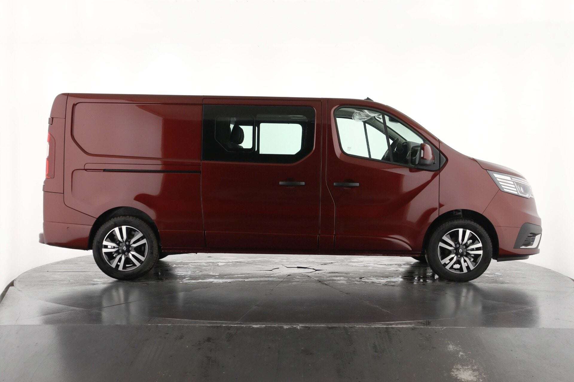 A 2026 RENAULT TRAFIC LL30 Blue dCi 170 ExtraSport CrewVan EAG9 A 2026 RENAULT TRAFIC LL30 Blue dCi 170 ExtraSport CrewVan EAG9