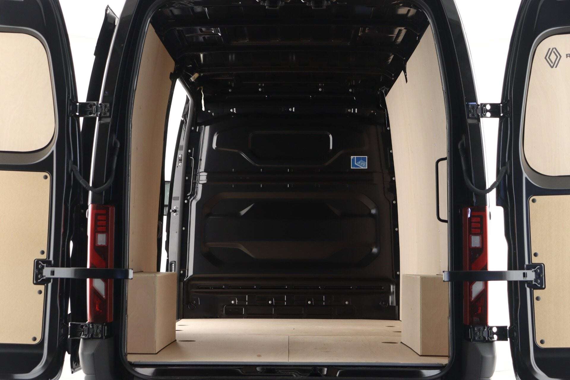 A 2026 RENAULT MASTER LM35 Blue dCi 130 Advance + Rear Camera A 2026 RENAULT MASTER LM35 Blue dCi 130 Advance + Rear Camera