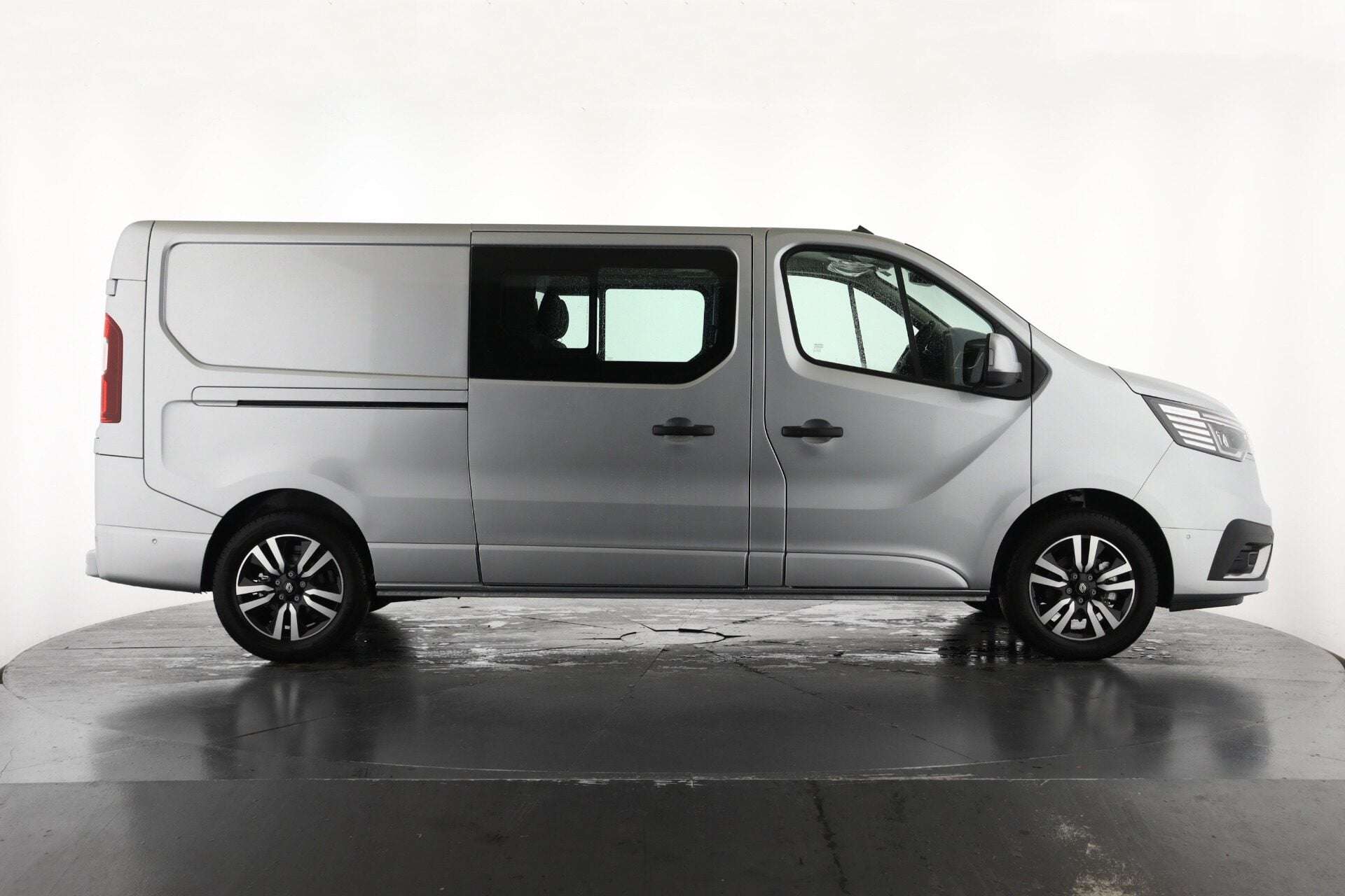 A 2026 RENAULT TRAFIC LL30 Blue dCi 170 ExtraSport CrewVan EAG9 A 2026 RENAULT TRAFIC LL30 Blue dCi 170 ExtraSport CrewVan EAG9