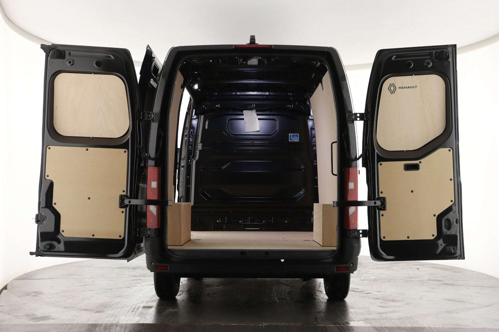 A 2026 RENAULT MASTER MM35 Blue dCi 150 Advance Auto MY26 + Rear Camera A 2026 RENAULT MASTER MM35 Blue dCi 150 Advance Auto MY26 + Rear Camera