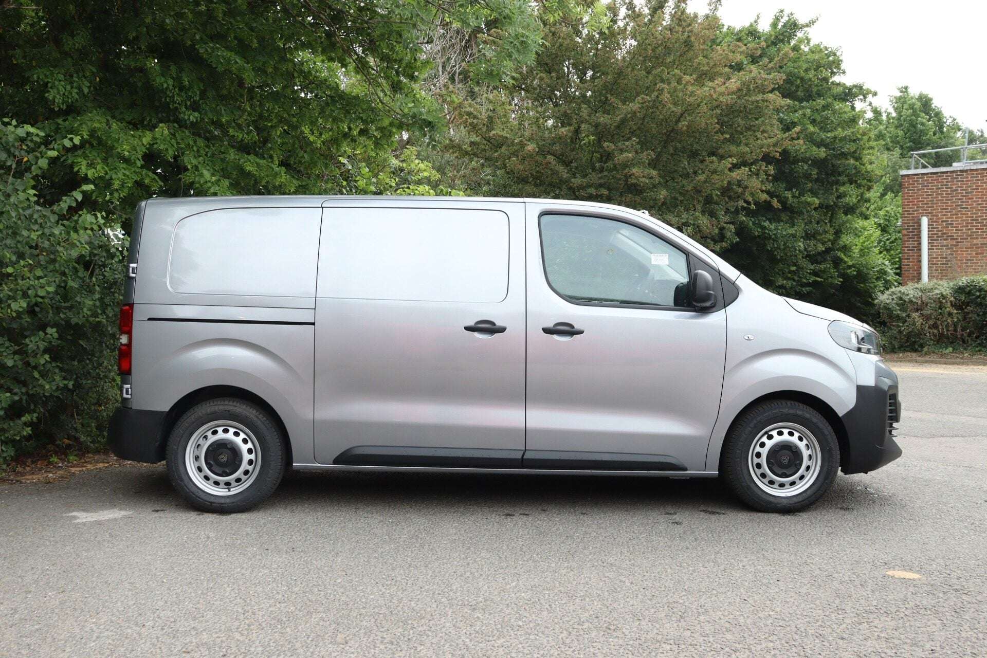 A 2025 PEUGEOT EXPERT Expert 100kW 75kWh Professional Van Auto A 2025 PEUGEOT EXPERT Expert 100kW 75kWh Professional Van Auto