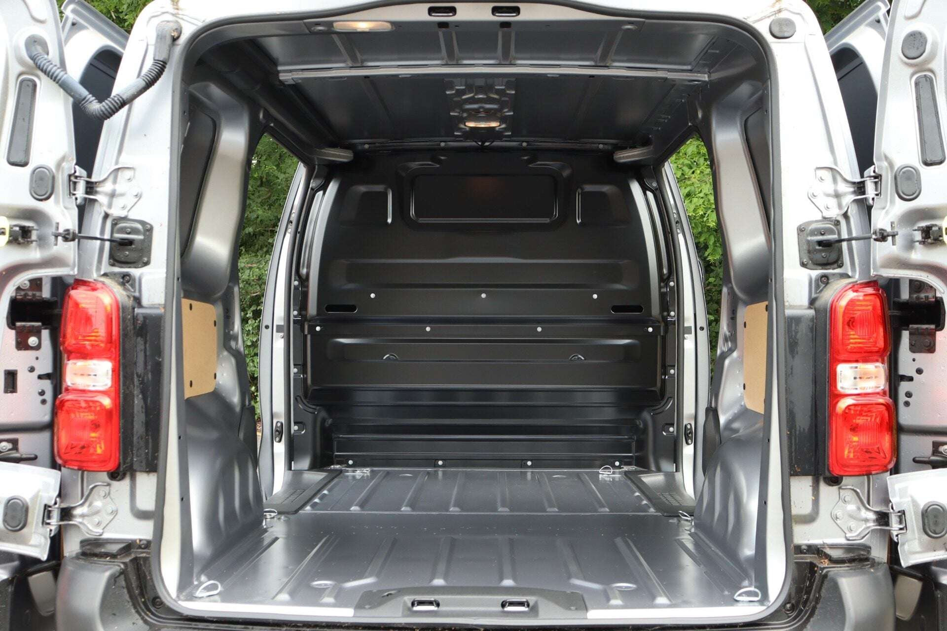 A 2025 PEUGEOT EXPERT Expert 100kW 75kWh Professional Van Auto A 2025 PEUGEOT EXPERT Expert 100kW 75kWh Professional Van Auto