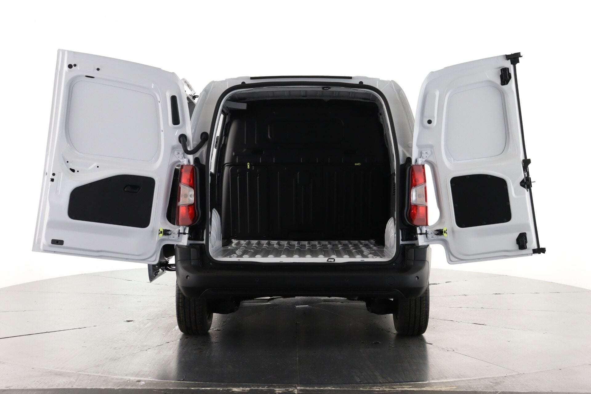 A 2026 PEUGEOT PARTNER M 1.5 BlueHDi 100 Professional Plus A 2026 PEUGEOT PARTNER M 1.5 BlueHDi 100 Professional Plus