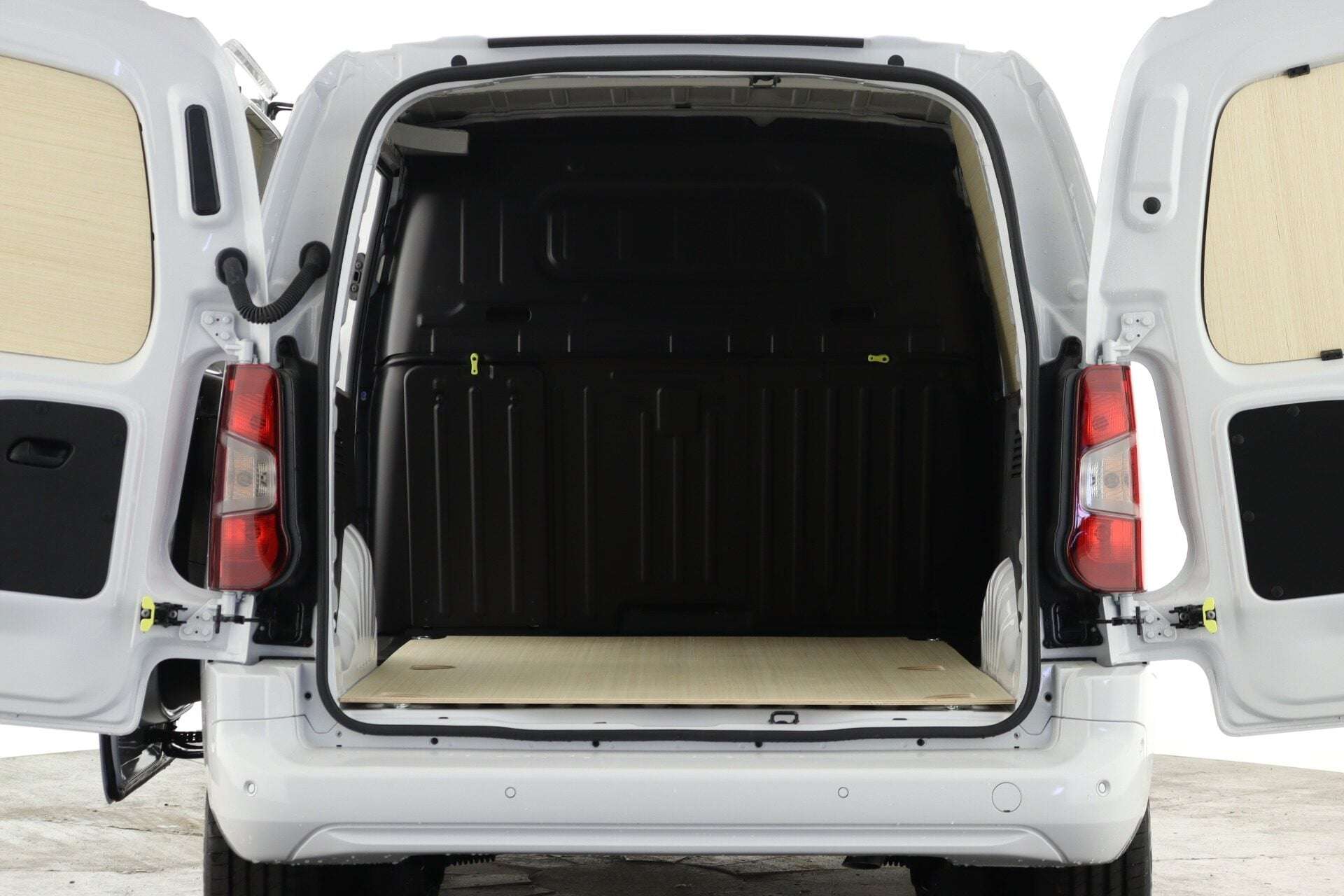 A 2026 CITROEN BERLINGO M 1.5 BlueHDi 100ps Driver A 2026 CITROEN BERLINGO M 1.5 BlueHDi 100ps Driver