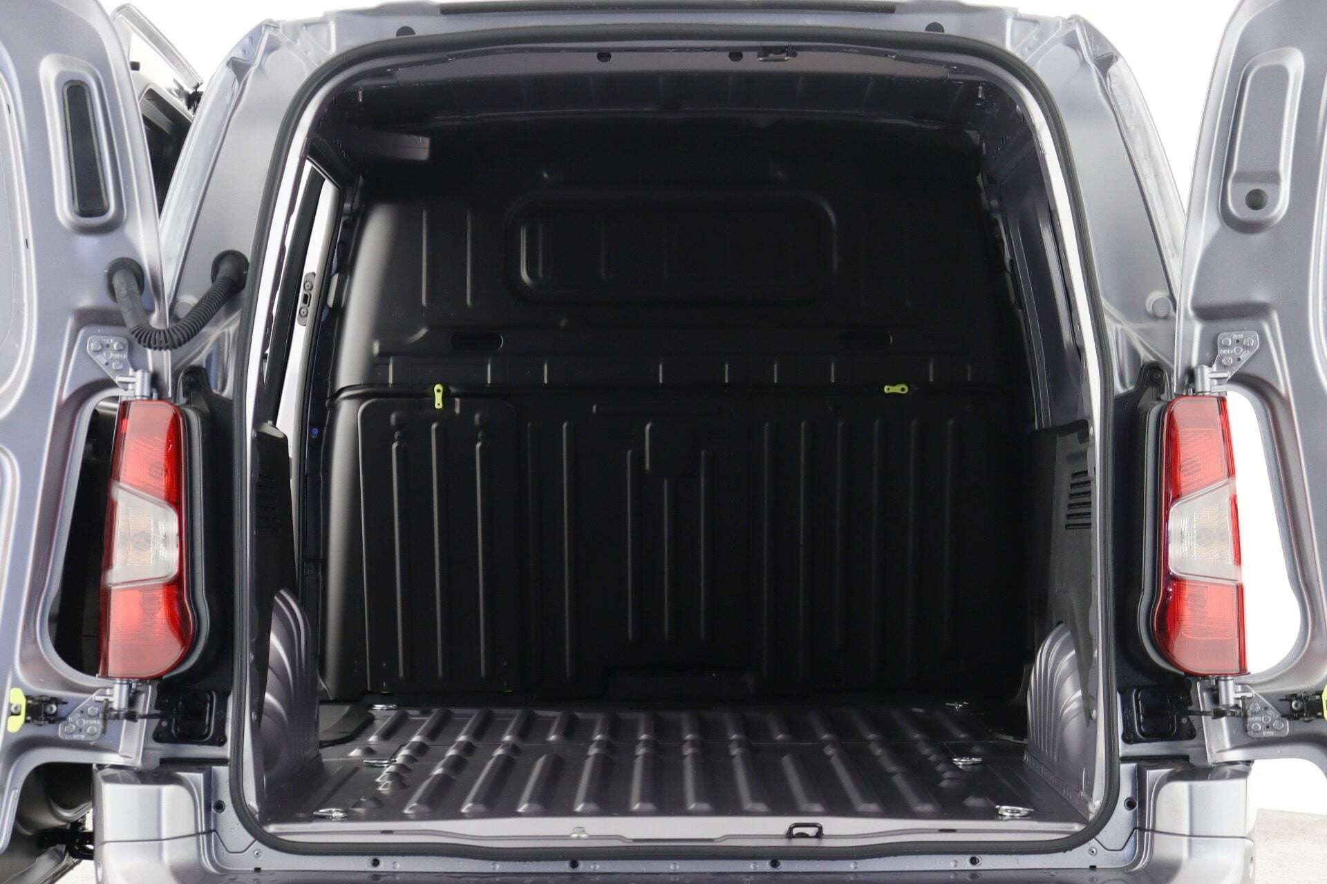 A 2026 CITROEN BERLINGO M 1.5 BlueHDi 130ps Driver EAT8 A 2026 CITROEN BERLINGO M 1.5 BlueHDi 130ps Driver EAT8