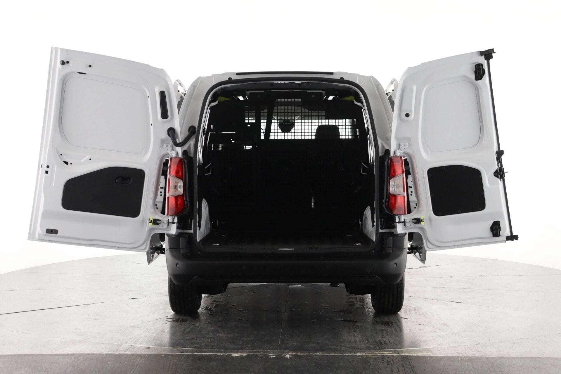 A 2026 CITROEN BERLINGO XL 1.5 BlueHDi 100ps Crew Van Enterprise Plus A 2026 CITROEN BERLINGO XL 1.5 BlueHDi 100ps Crew Van Enterprise Plus