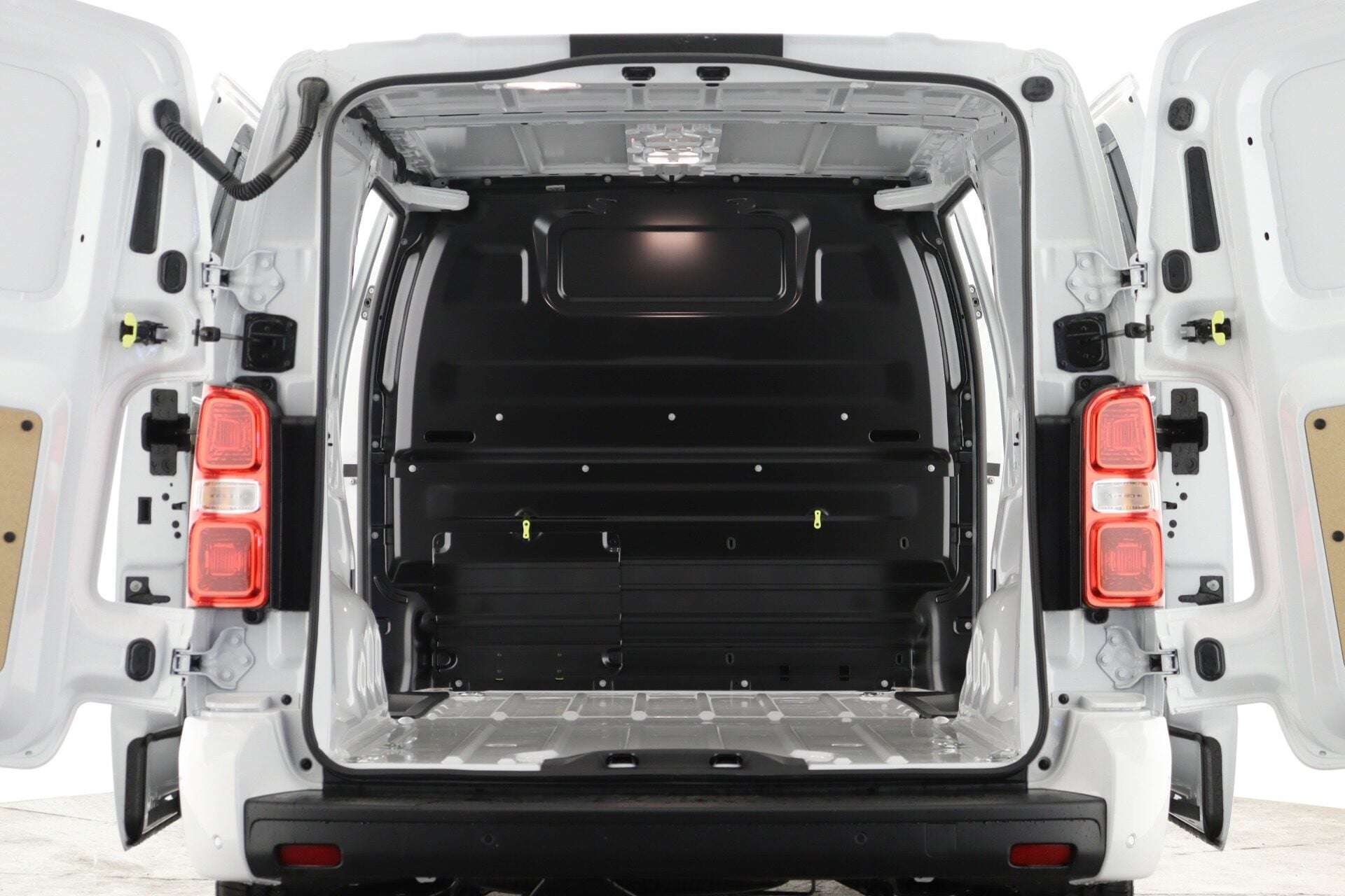 A 2026 PEUGEOT EXPERT XL 2.2 BlueHDi 150 Asphalt A 2026 PEUGEOT EXPERT XL 2.2 BlueHDi 150 Asphalt