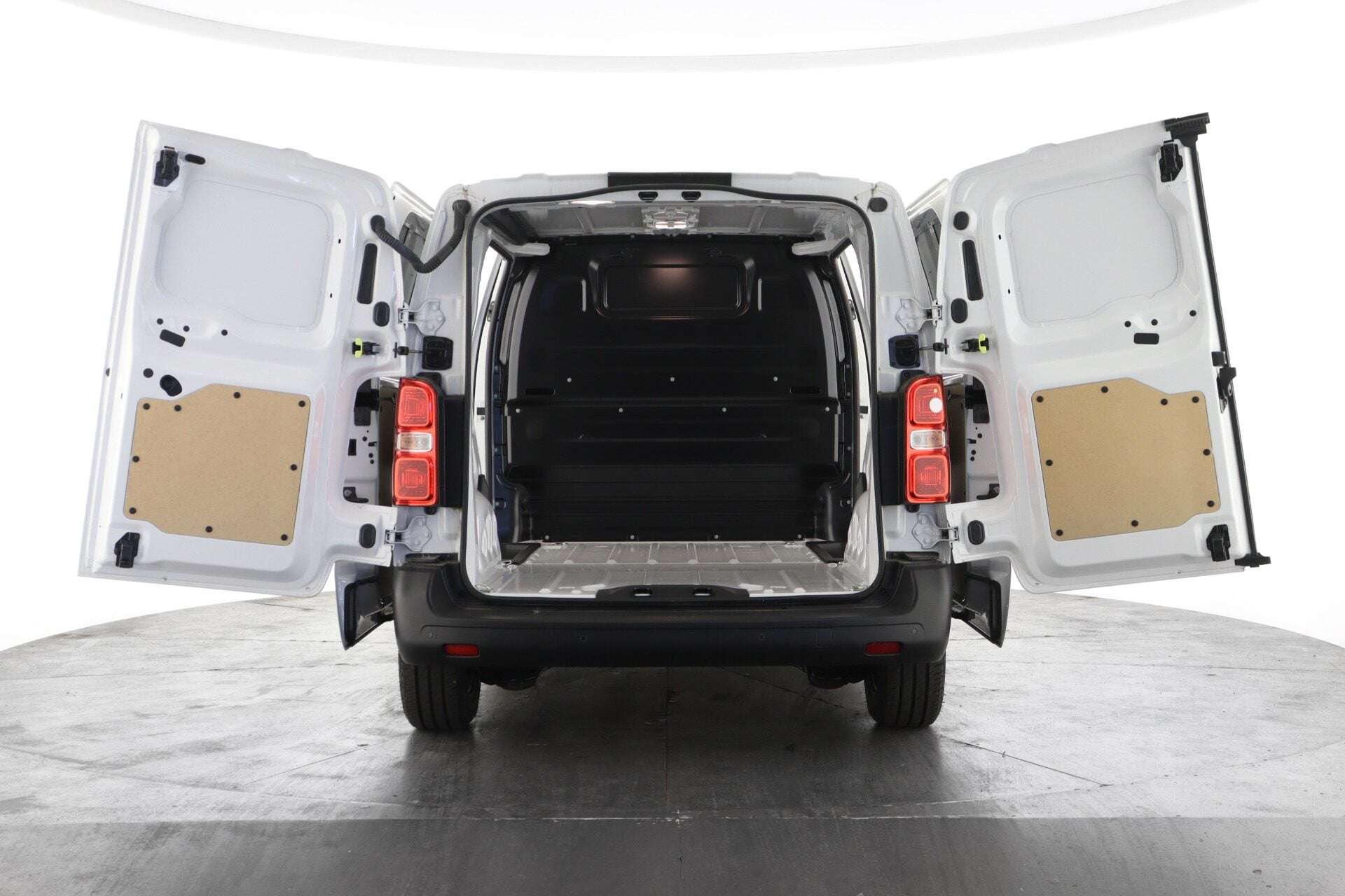 A 2024 PEUGEOT EXPERT Professional Standard 75kWh Auto A 2024 PEUGEOT EXPERT Professional Standard 75kWh Auto
