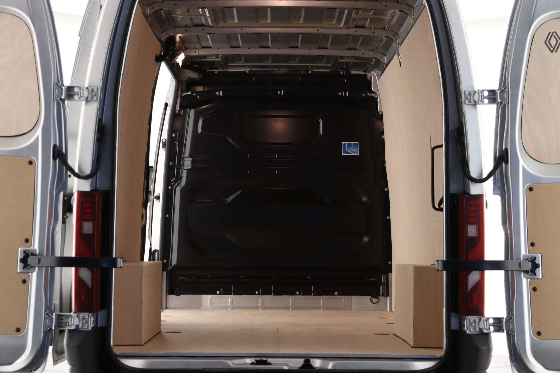 A 2026 RENAULT MASTER LM35 Blue dCi 150 Extra + Rear Camera A 2026 RENAULT MASTER LM35 Blue dCi 150 Extra + Rear Camera