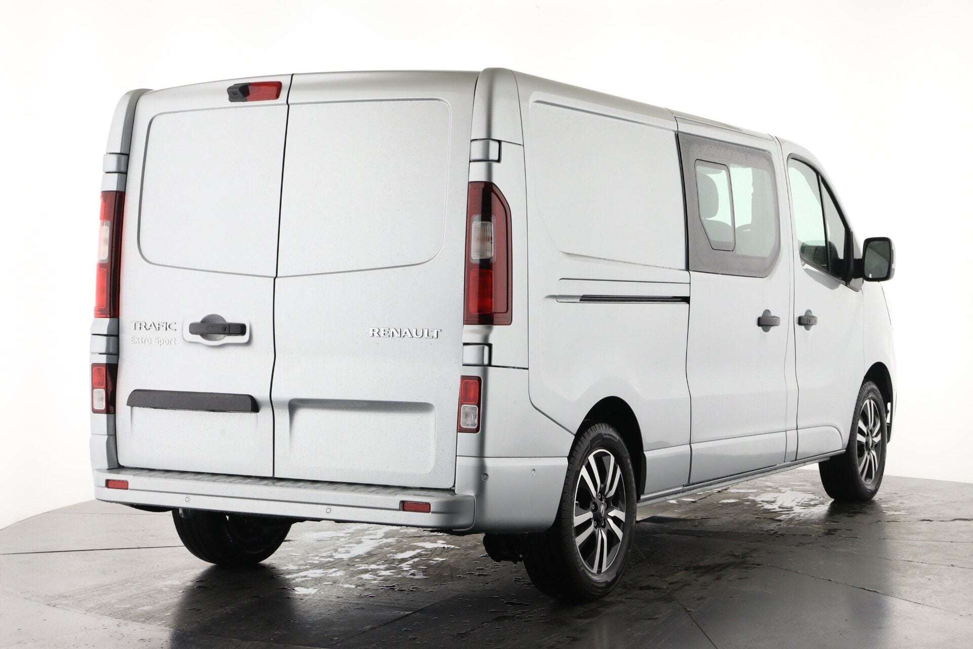 A 2026 RENAULT TRAFIC LL30 Blue dCi 150 Extra Sport Crew Van MY26 A 2026 RENAULT TRAFIC LL30 Blue dCi 150 Extra Sport Crew Van MY26