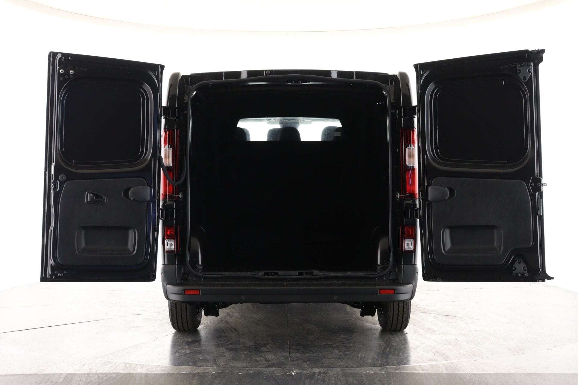 A 2026 RENAULT TRAFIC LL30 Blue dCi 130 Advance Crew Van MY26 A 2026 RENAULT TRAFIC LL30 Blue dCi 130 Advance Crew Van MY26