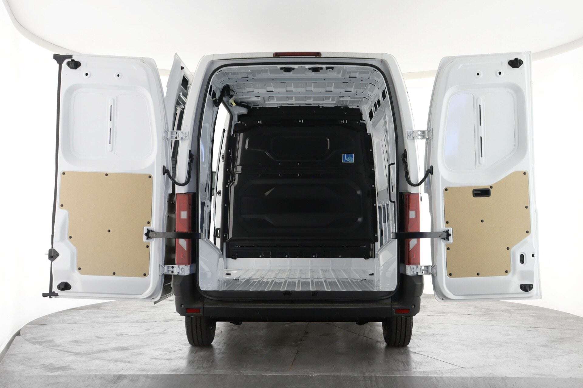 A 2026 RENAULT MASTER MM35 104kW 87kWh Advance V2L Medium Roof Van Auto A 2026 RENAULT MASTER MM35 104kW 87kWh Advance V2L Medium Roof Van Auto