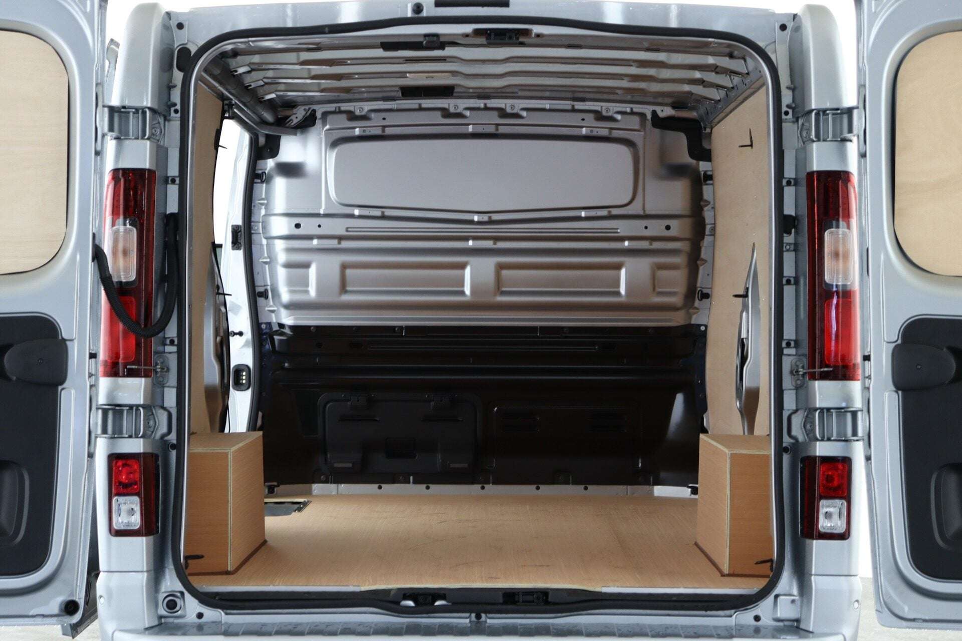 A 2026 RENAULT TRAFIC LL30 Blue dCi 170 Extra Sport EAG9 A 2026 RENAULT TRAFIC LL30 Blue dCi 170 Extra Sport EAG9