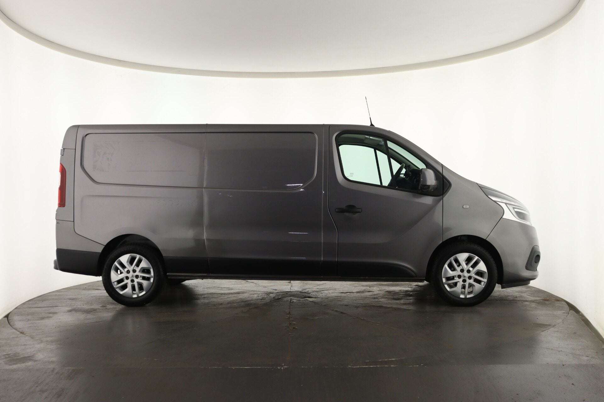 A 2020 RENAULT TRAFIC LL30 ENERGY dCi 145 Sport Nav Van A 2020 RENAULT TRAFIC LL30 ENERGY dCi 145 Sport Nav Van