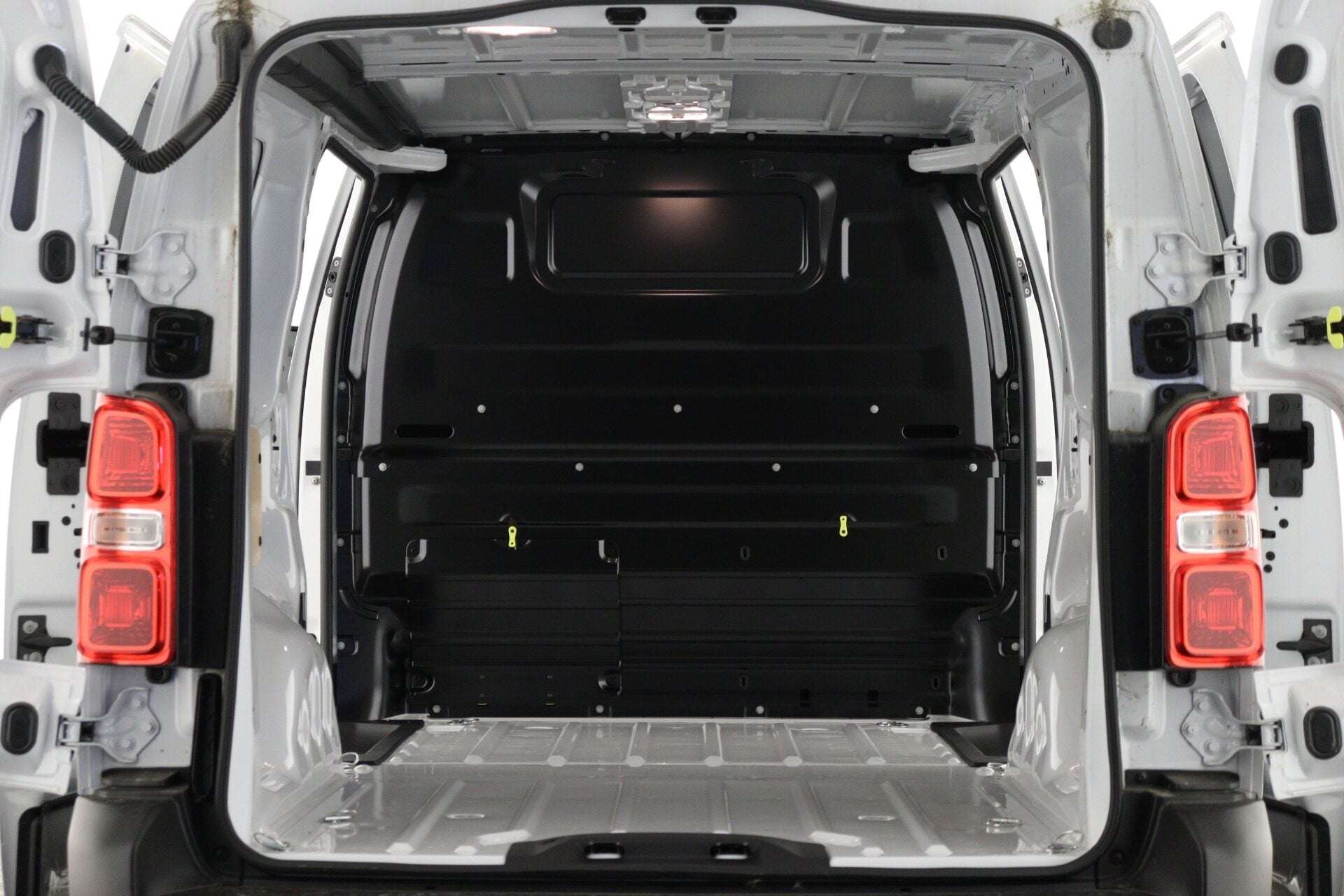 A 2025 PEUGEOT EXPERT Expert 100kW 75kWh Professional Van Auto A 2025 PEUGEOT EXPERT Expert 100kW 75kWh Professional Van Auto
