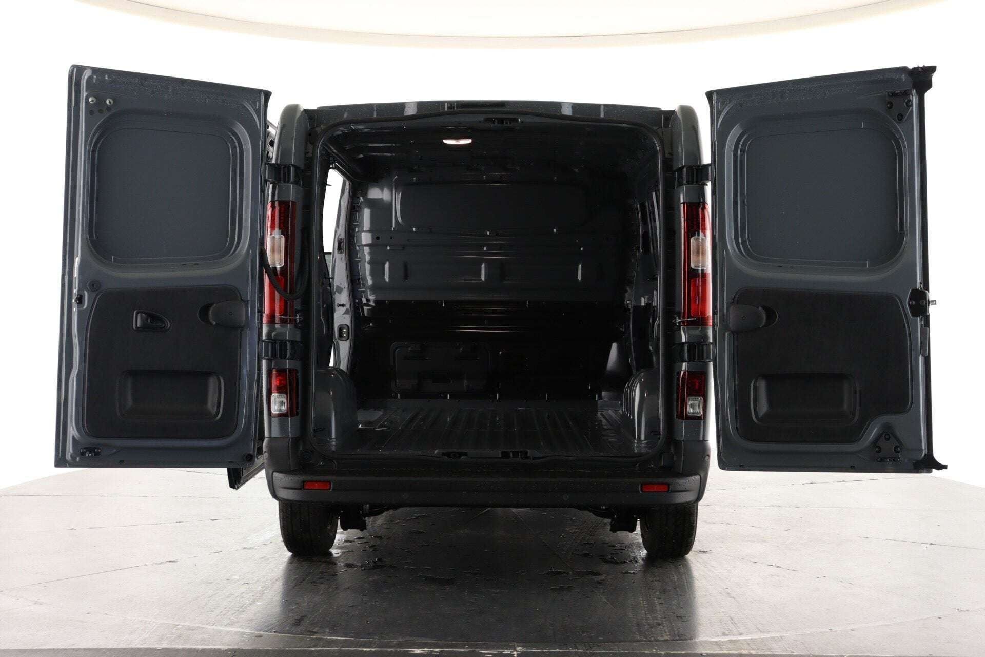 A 2026 RENAULT TRAFIC SL30 Blue dCi 130 Advance MY26 A 2026 RENAULT TRAFIC SL30 Blue dCi 130 Advance MY26