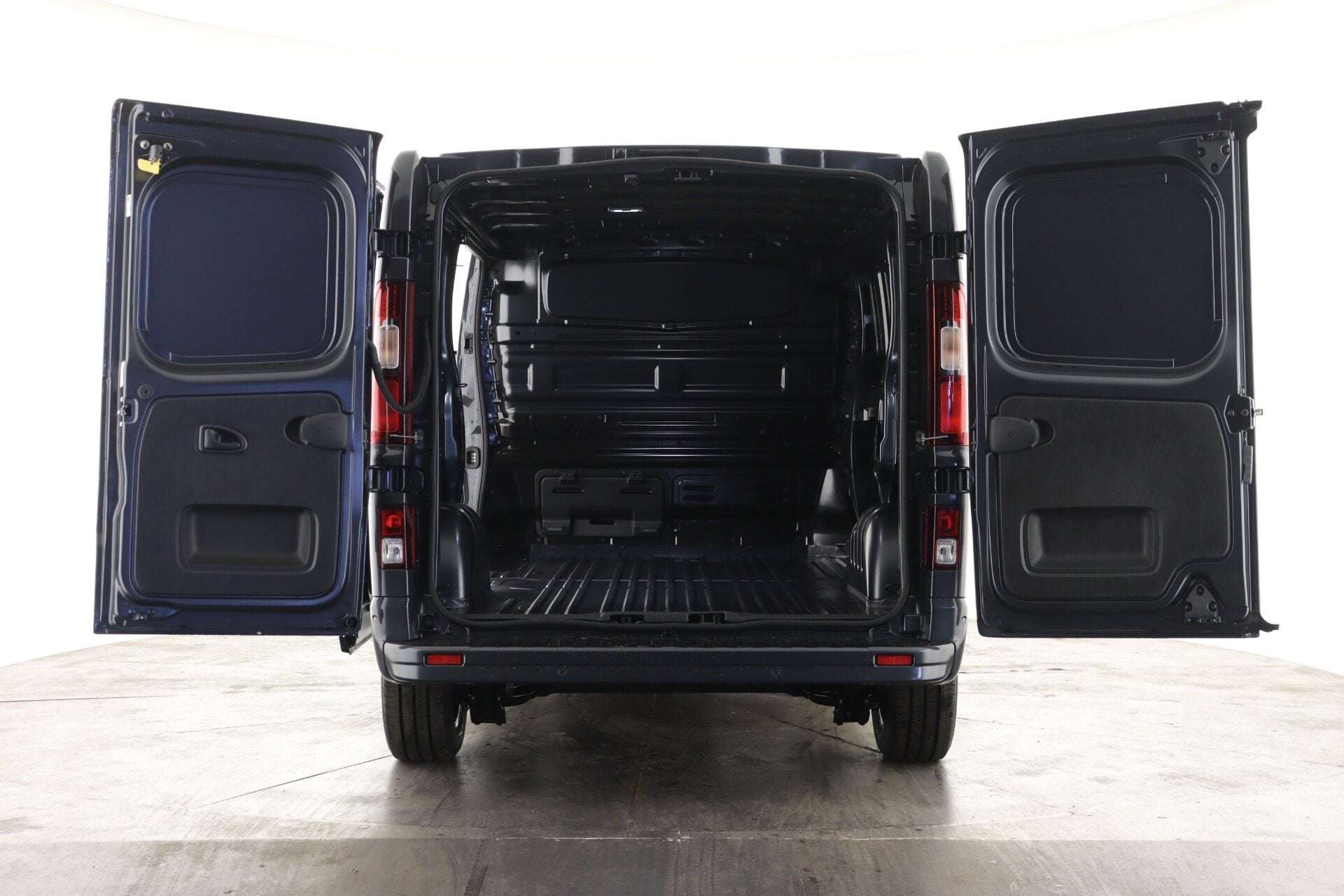 A 2026 RENAULT TRAFIC LL30 Blue dCi 170 Graphite Edition Van EAG9 A 2026 RENAULT TRAFIC LL30 Blue dCi 170 Graphite Edition Van EAG9