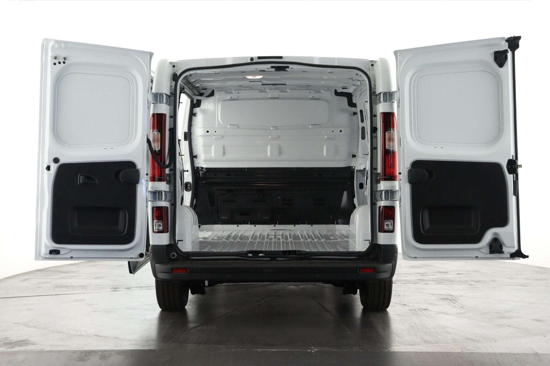 A 2025 RENAULT TRAFIC SL30 90kW 52kWh Advance Van Auto A 2025 RENAULT TRAFIC SL30 90kW 52kWh Advance Van Auto