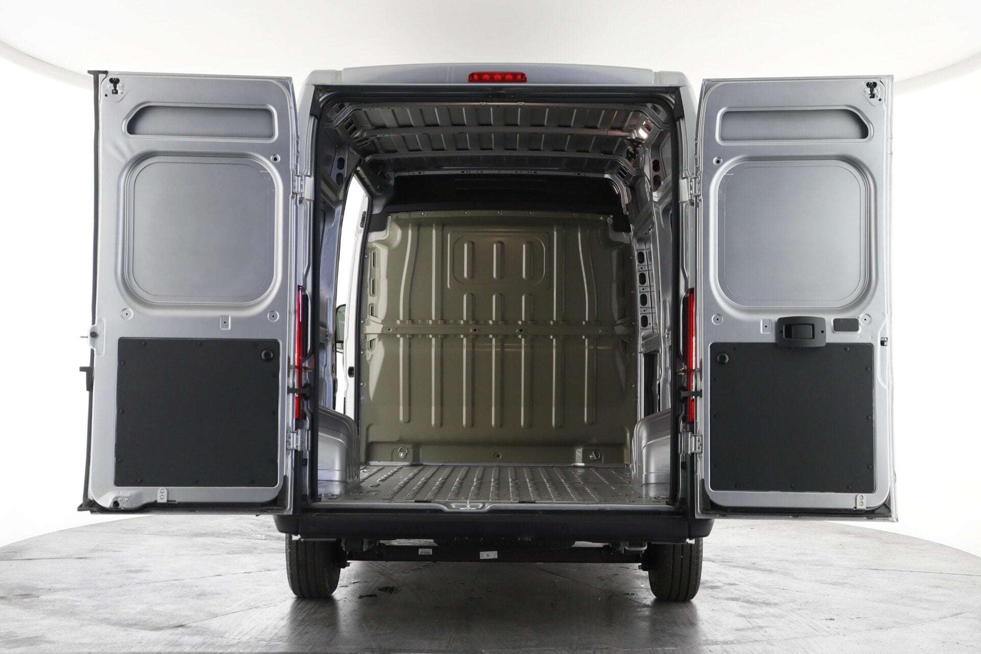 A 2026 CITROEN RELAY 35 L2H2 2.2 BlueHDi 140 Enterprise A 2026 CITROEN RELAY 35 L2H2 2.2 BlueHDi 140 Enterprise