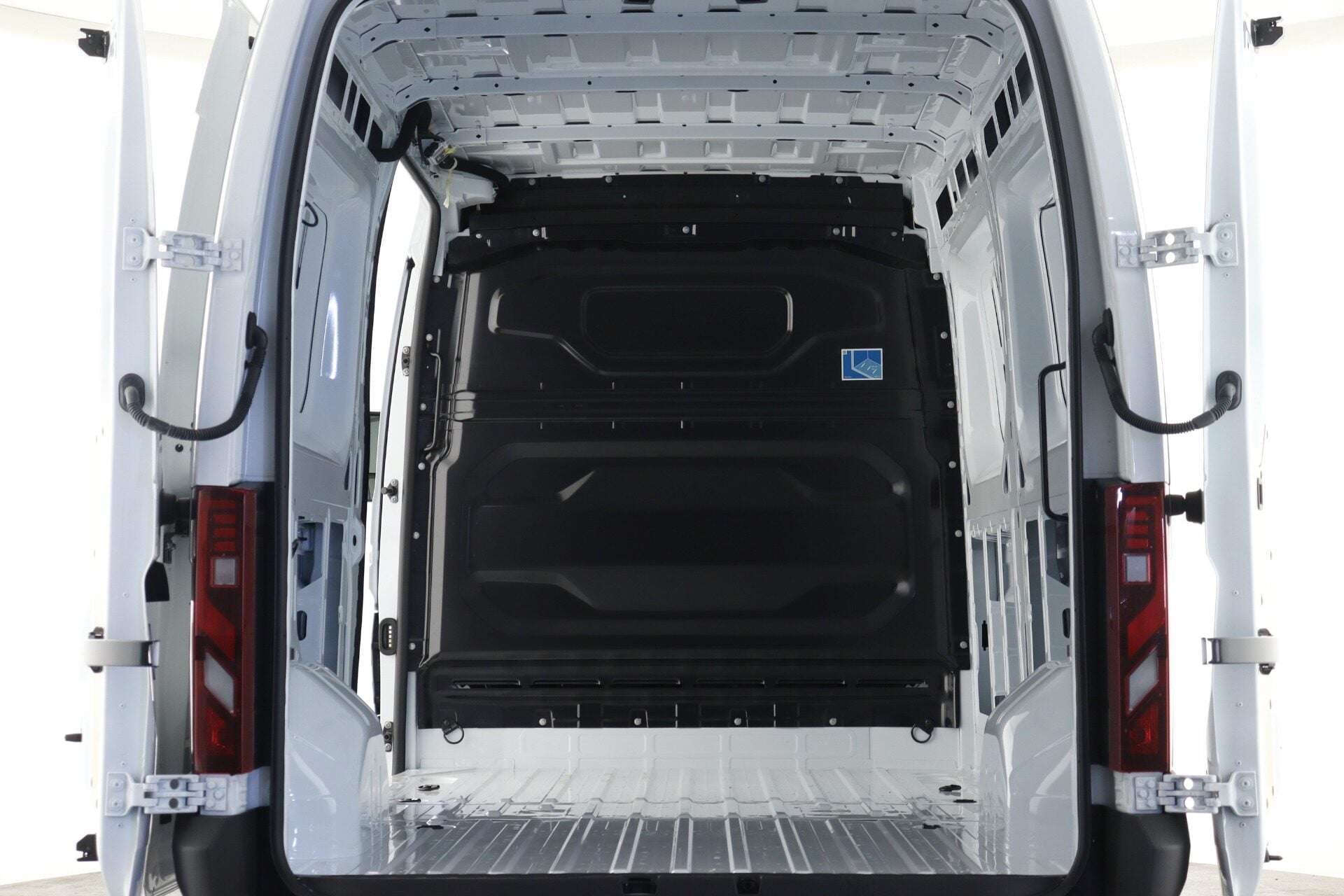 A 2026 NISSAN INTERSTAR 105kW 87kWh H2 Tekna Van Auto A 2026 NISSAN INTERSTAR 105kW 87kWh H2 Tekna Van Auto