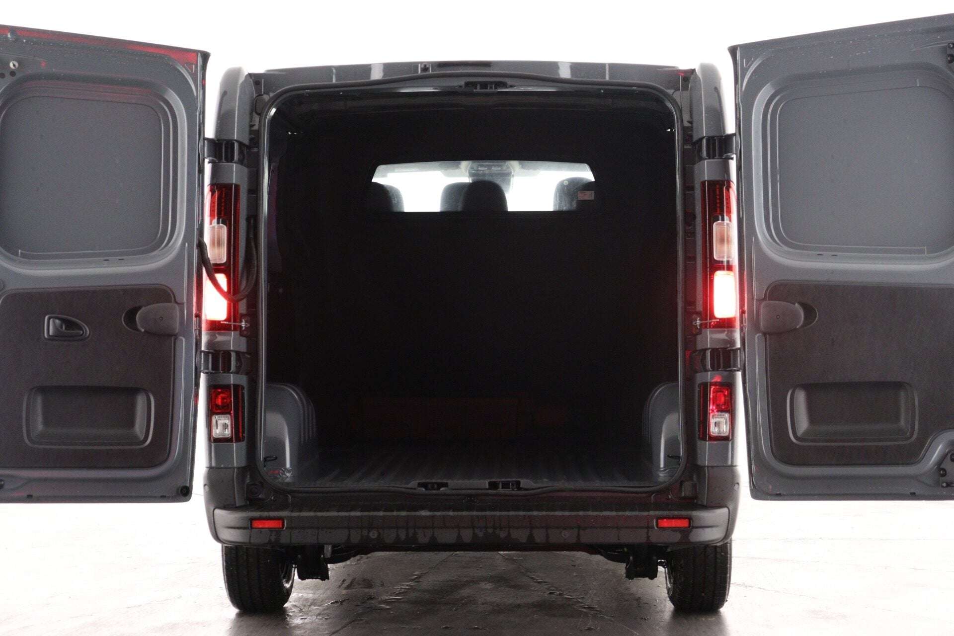 A 2026 RENAULT TRAFIC LL30 Blue dCi 130 Advance Crew Van MY26 A 2026 RENAULT TRAFIC LL30 Blue dCi 130 Advance Crew Van MY26