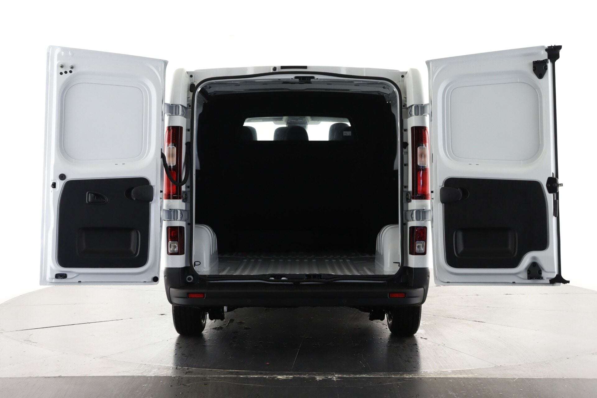 A 2026 RENAULT TRAFIC LL30 Blue dCi 130 Advance Crew Van MY26 A 2026 RENAULT TRAFIC LL30 Blue dCi 130 Advance Crew Van MY26