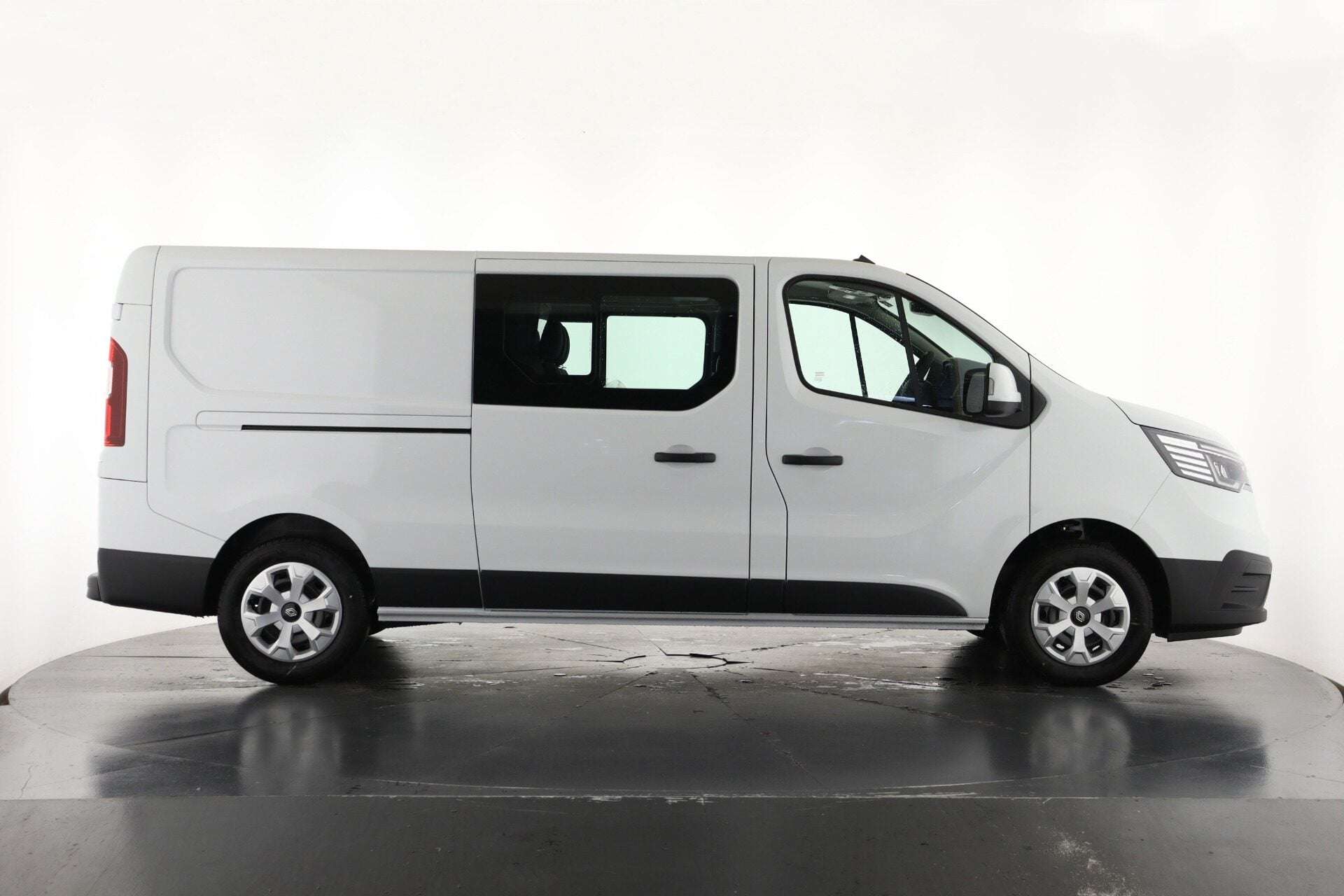 A 2026 RENAULT TRAFIC LL30 Blue dCi 130 Advance Crew Van MY26 A 2026 RENAULT TRAFIC LL30 Blue dCi 130 Advance Crew Van MY26